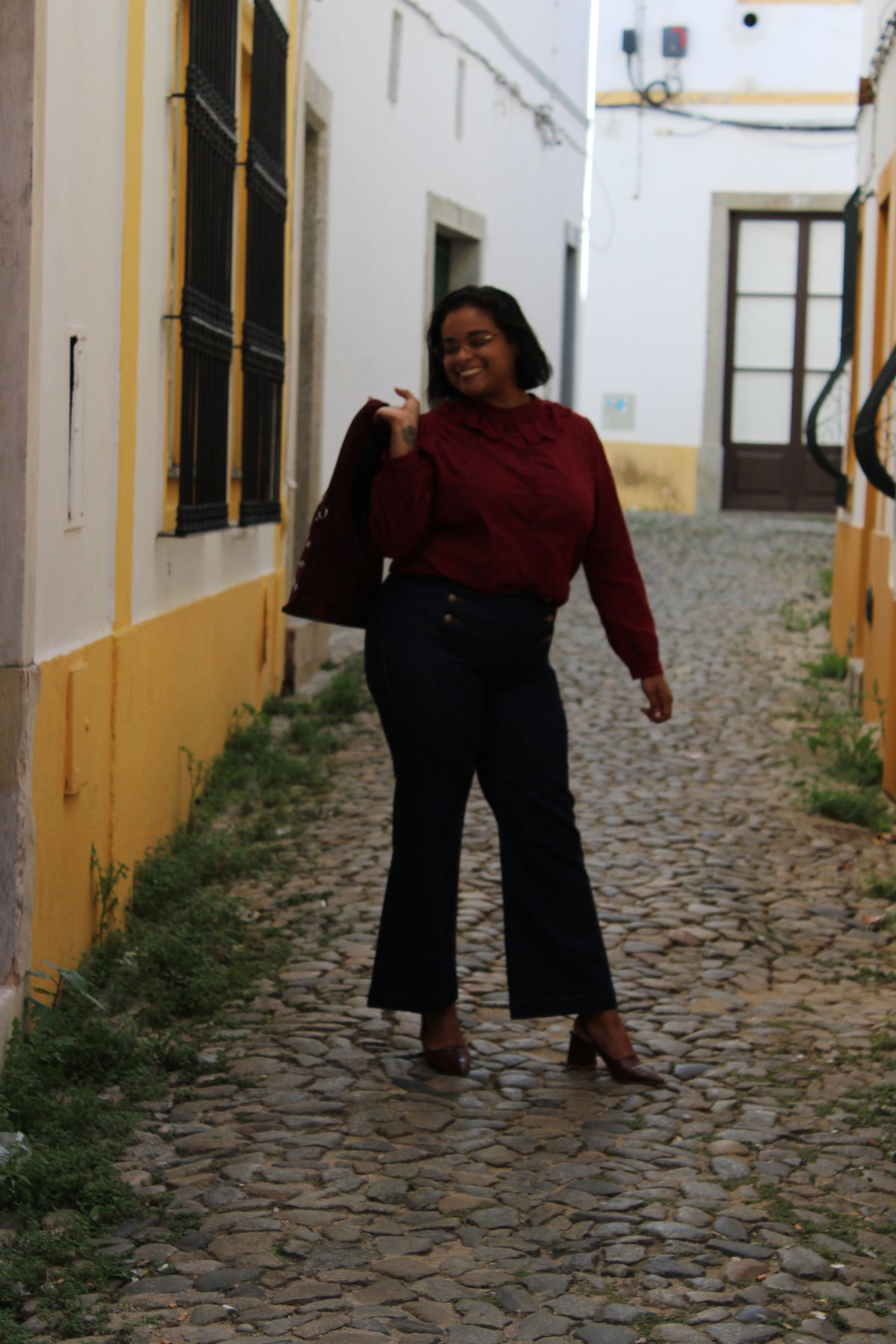 CAMISA BORDO BORDADA COM GOLA