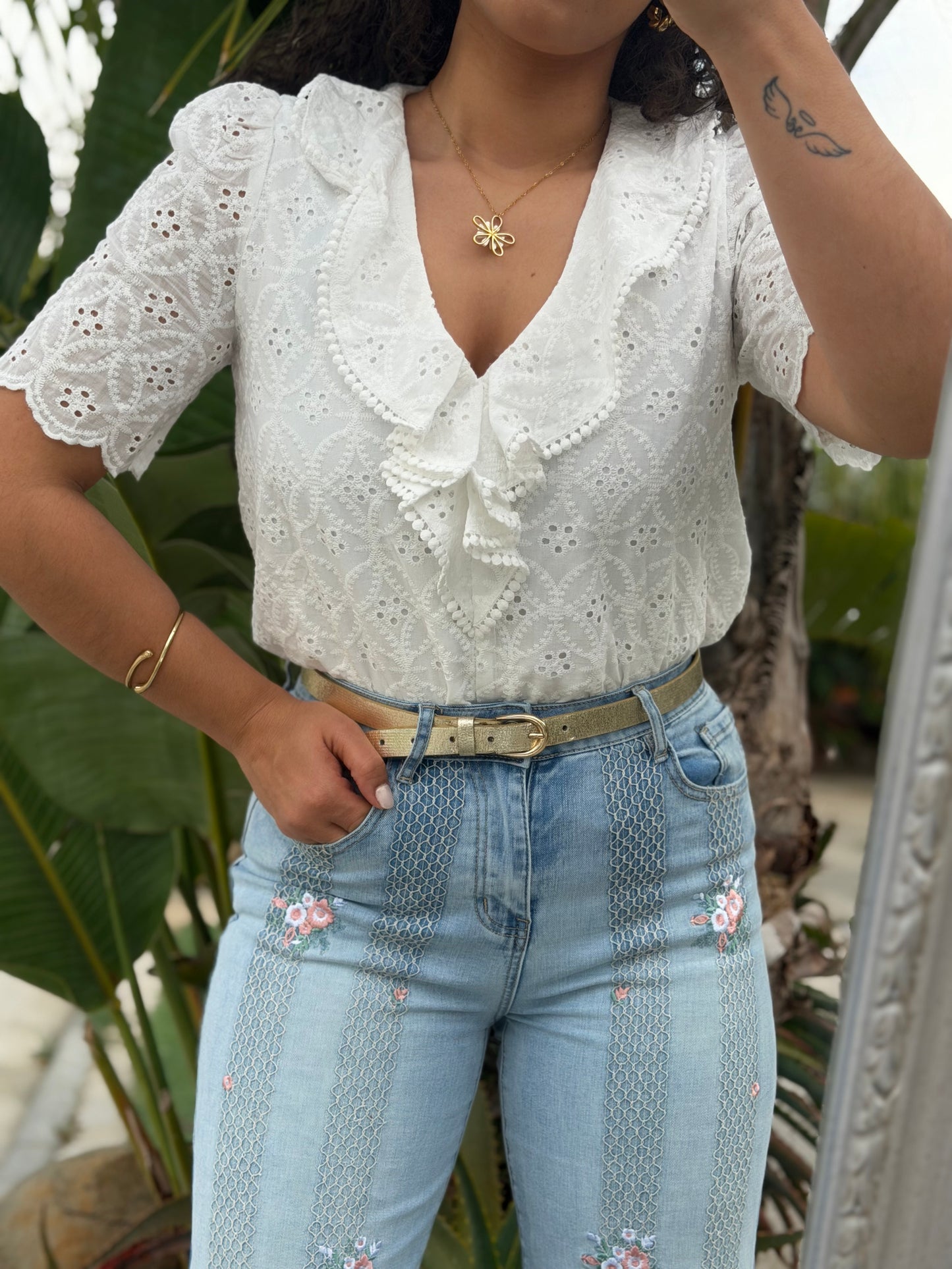 CAMISA BORDADA FOLHOS