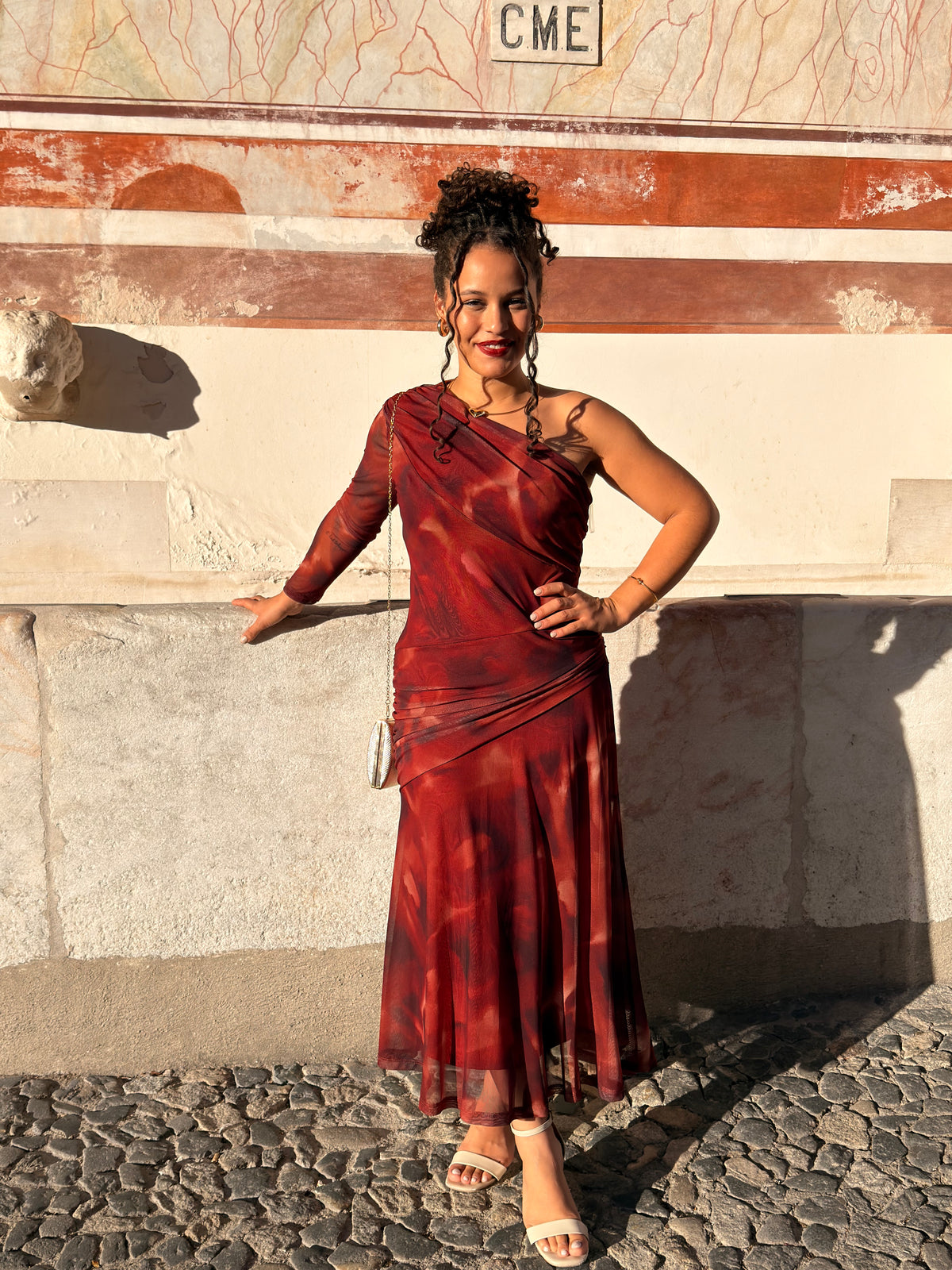 VESTIDO ESTAMPADO MANGA ÚNICA