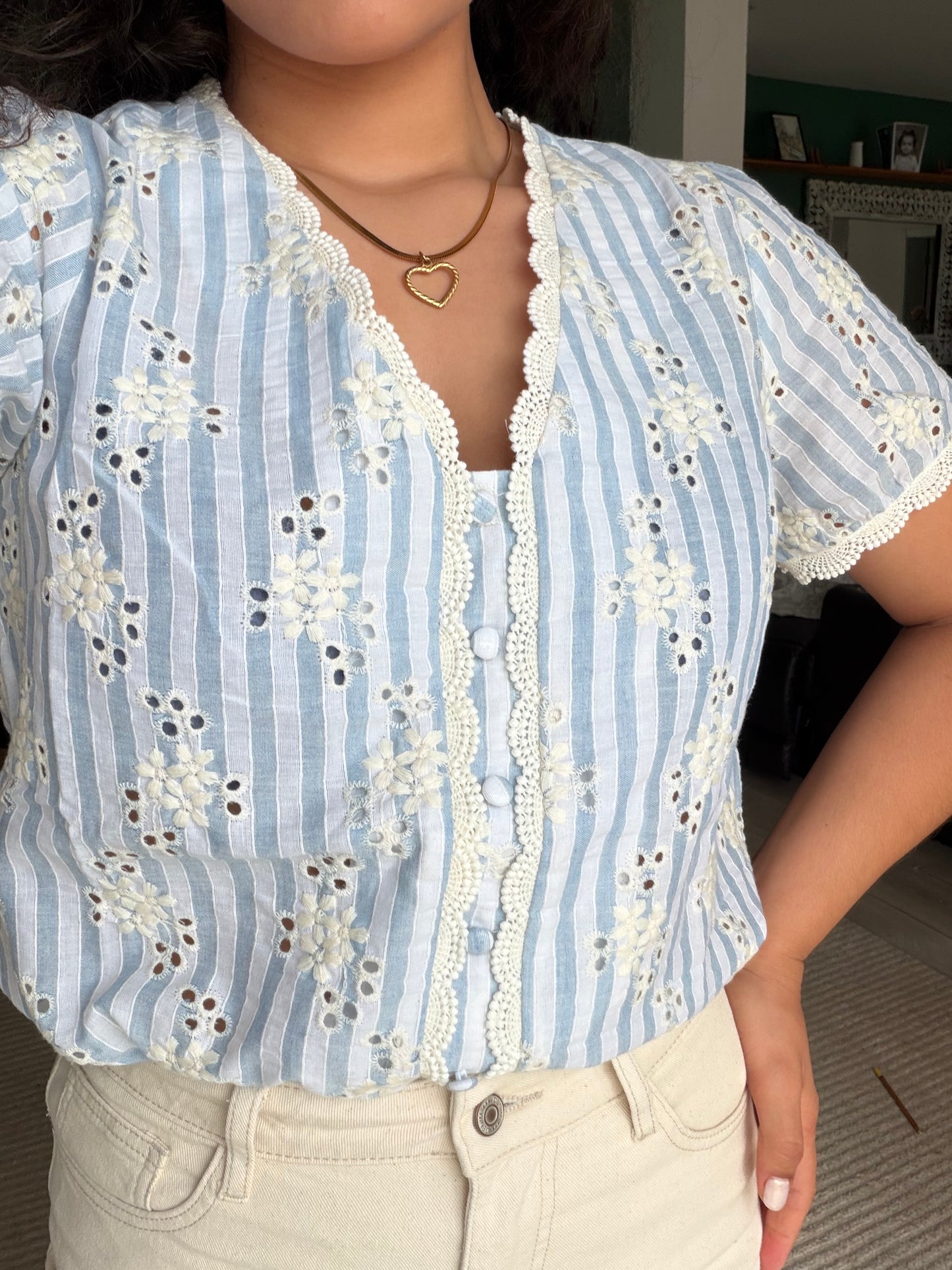 CAMISA RISCAS COM BORDADOS