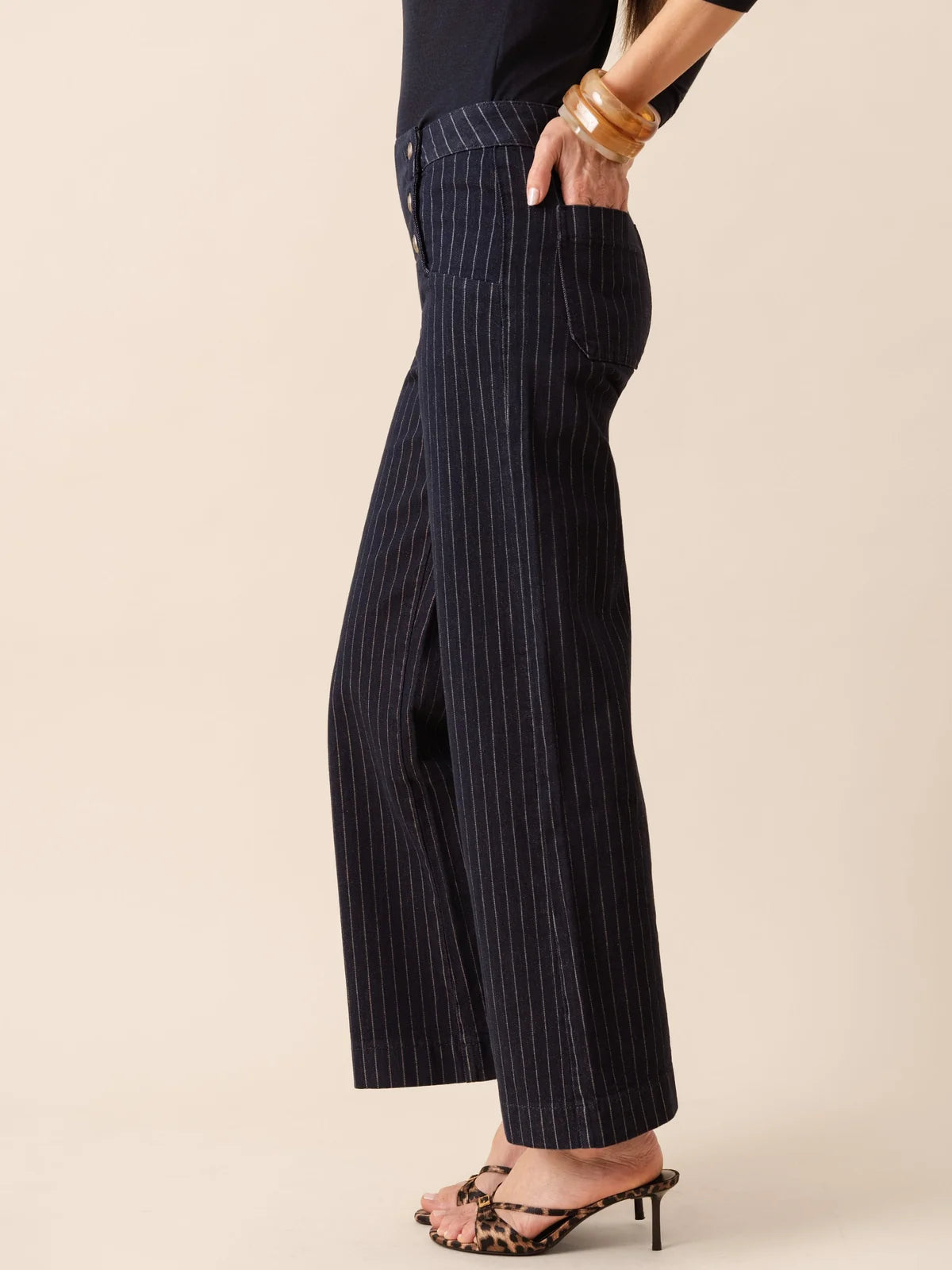 CALÇA VICTORINE RISCAS DE GIZ