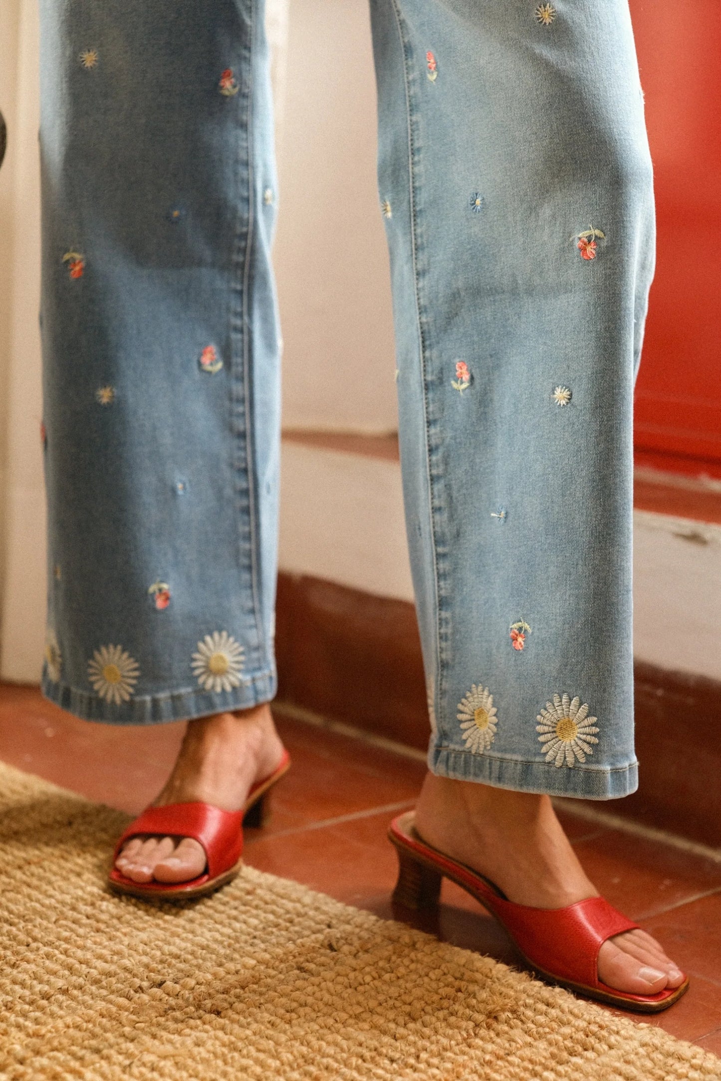 jeans bordadas com flores