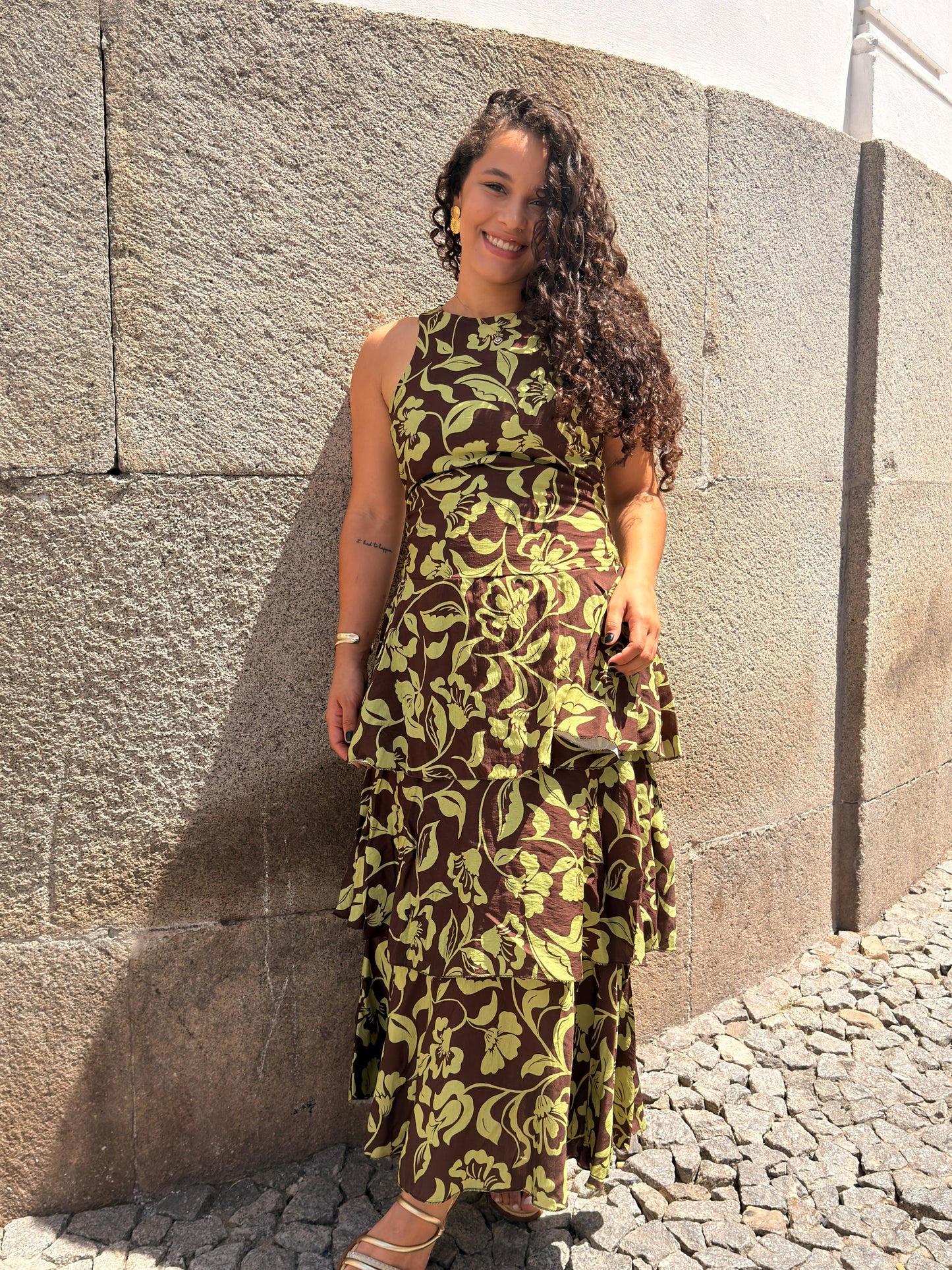 VESTIDO ESTAMPADO C FOLHOS