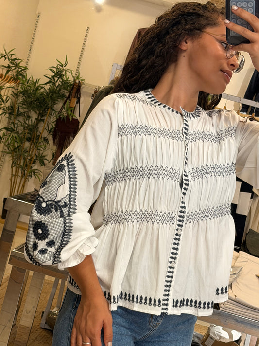 CAMISA FRANZIDA C BORDADOS