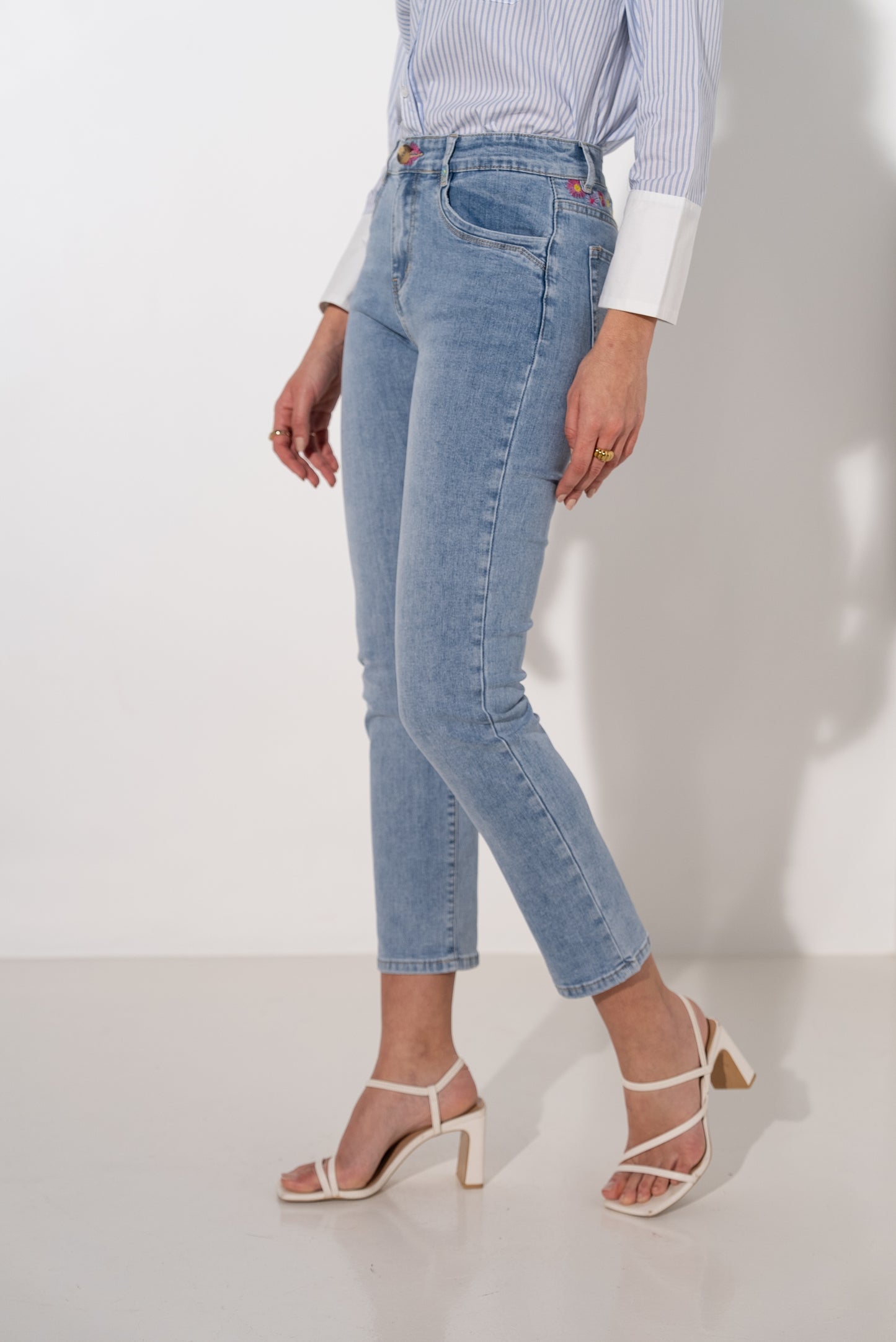 CALÇA BORDADA SLIM