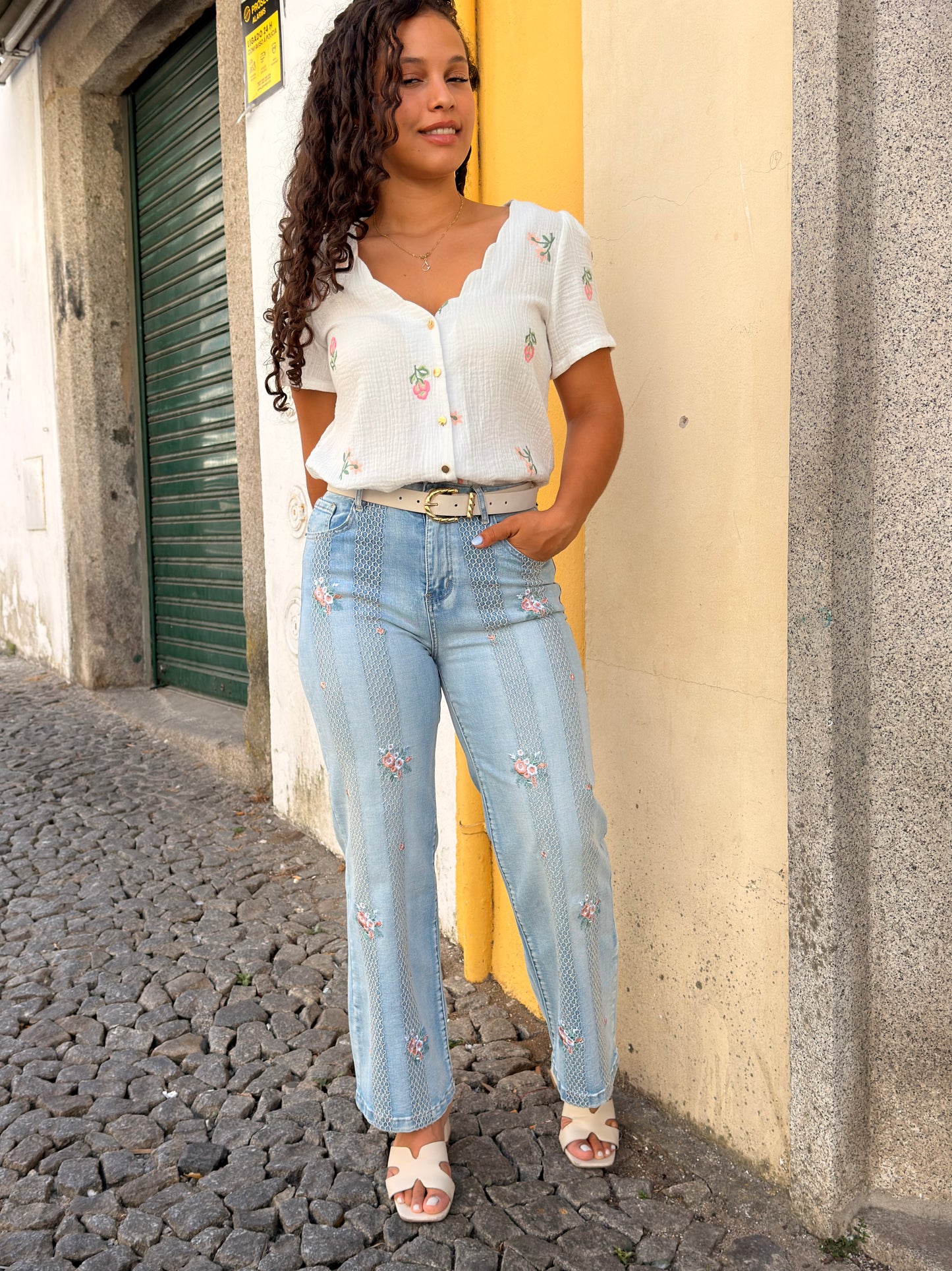 CAMISA FLORES BORDADAS