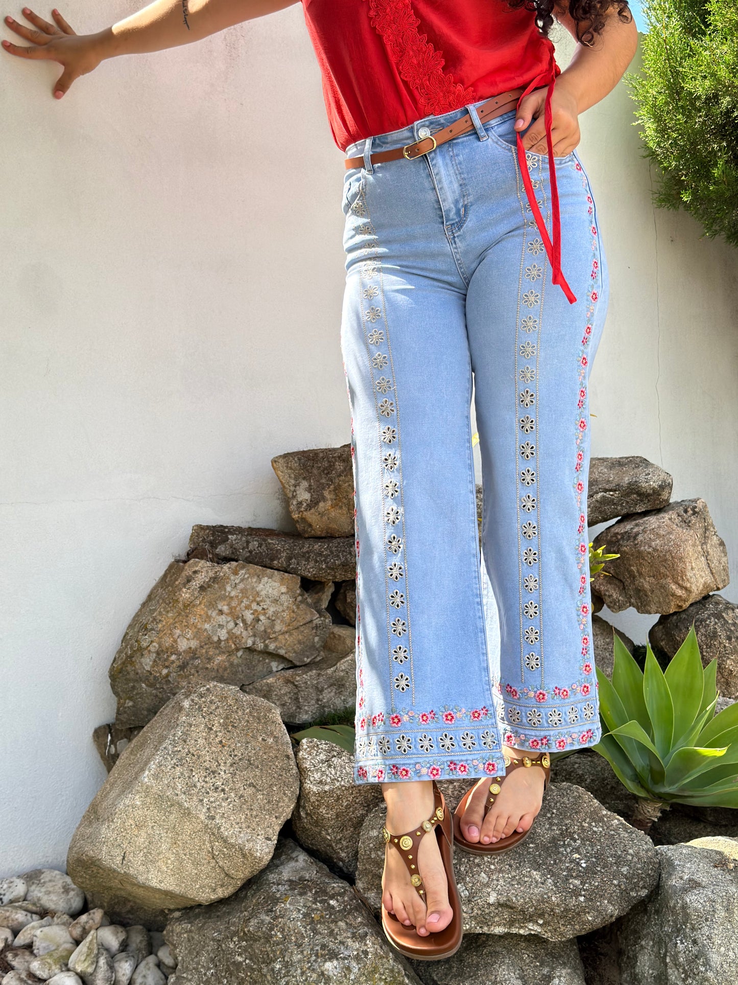 JEANS FLORINHAS BORDADA ROSA