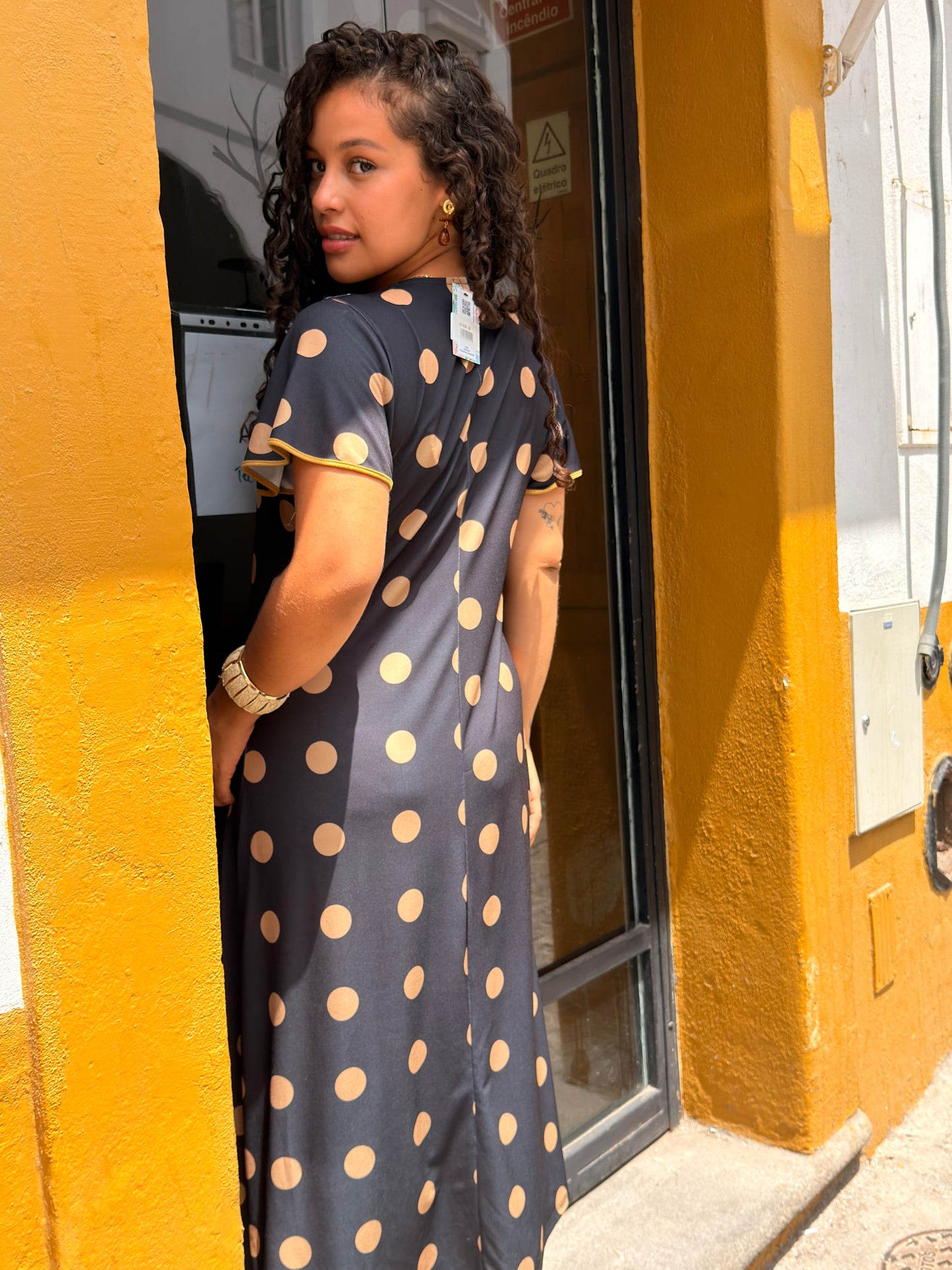 VESTIDO MOSTARDA BOLAS