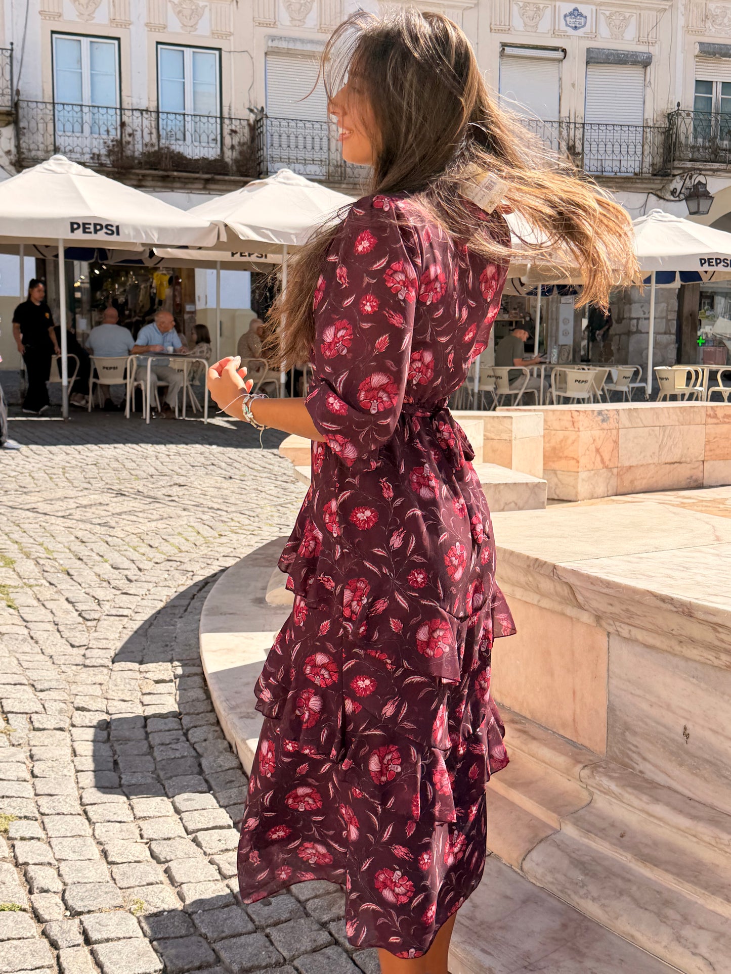 VESTIDO FLORAL C FOLHOS BORDÔ