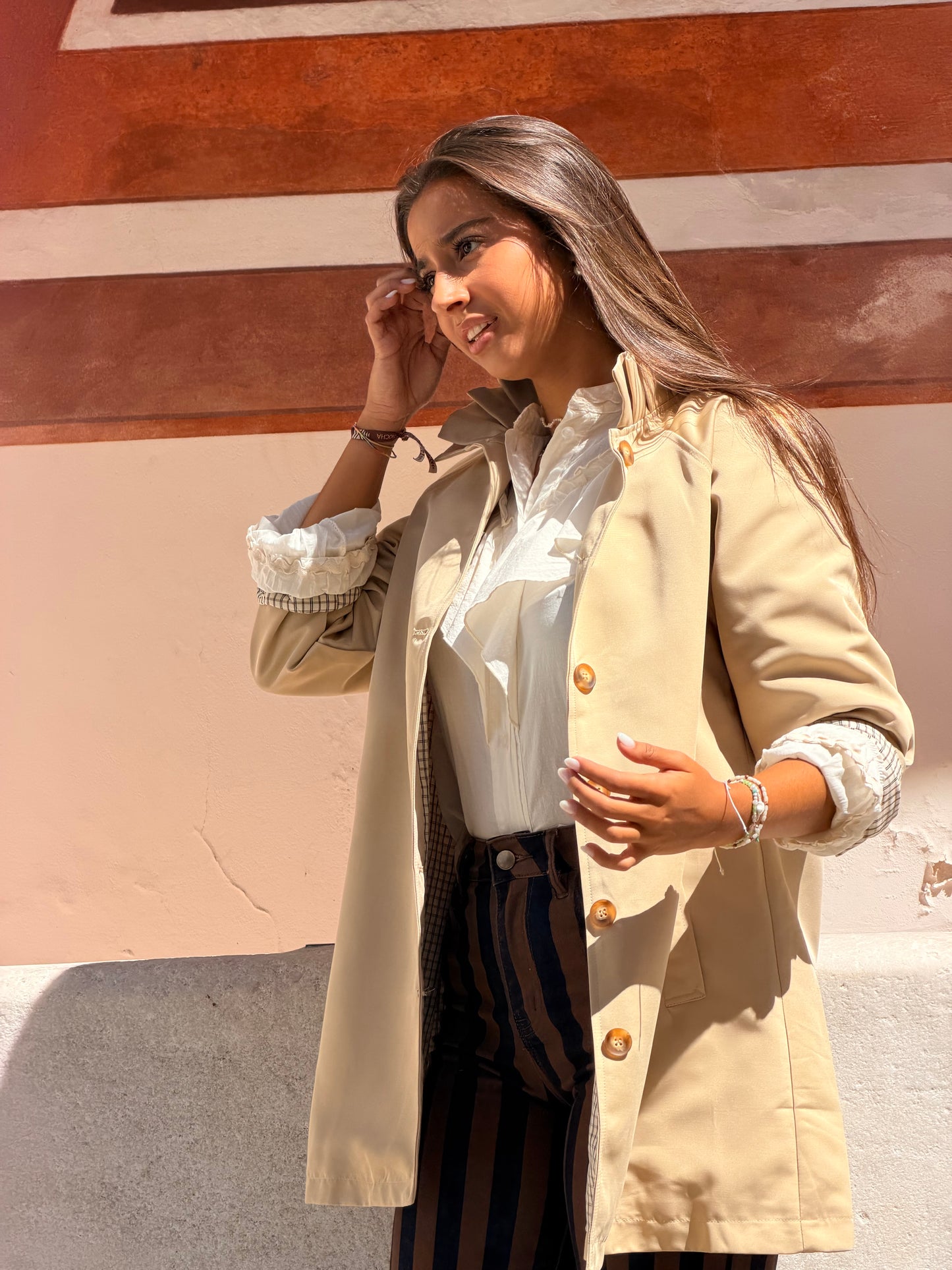 GABARDINA C FOLHO NA GOLA