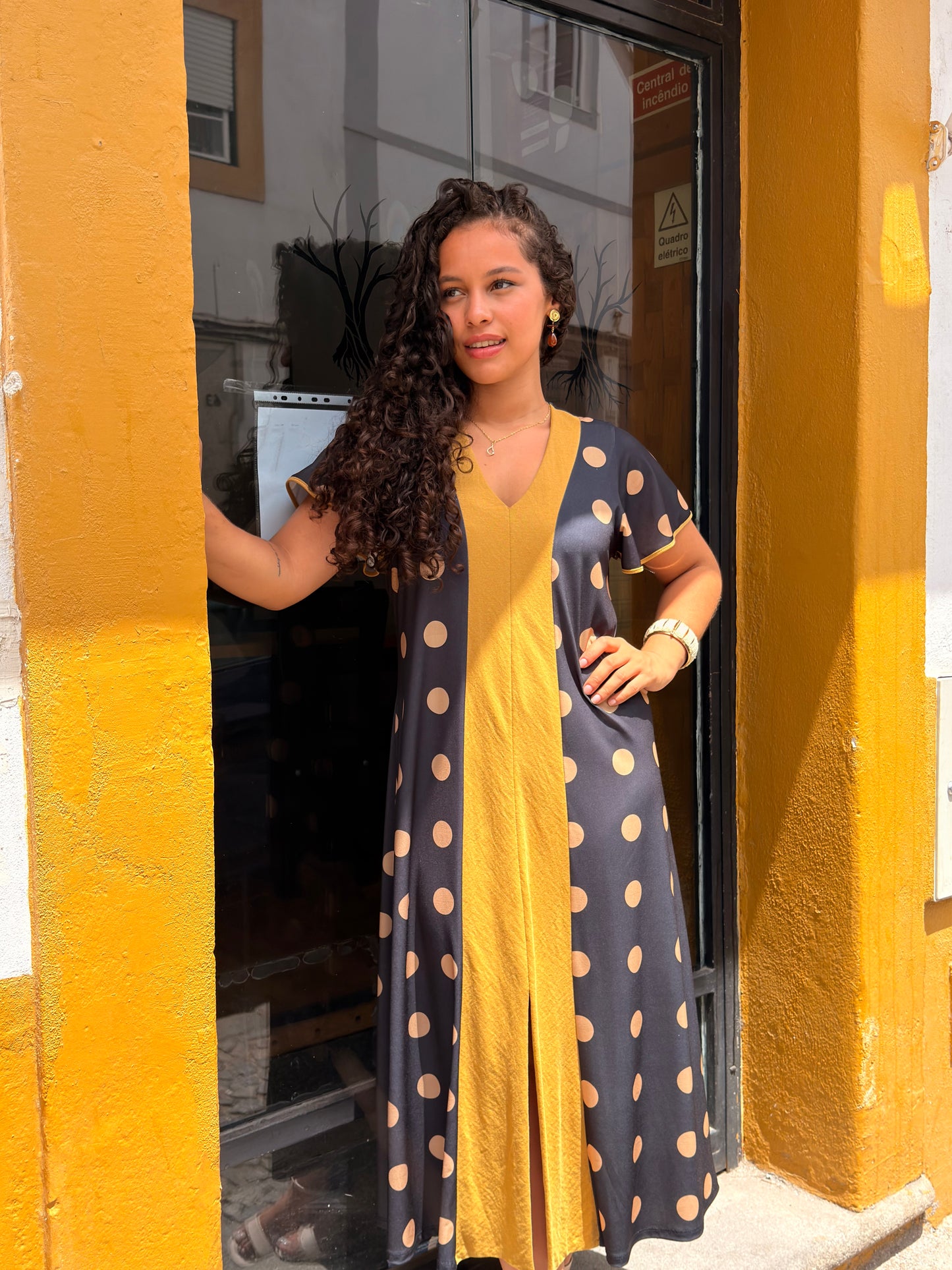 VESTIDO MOSTARDA BOLAS