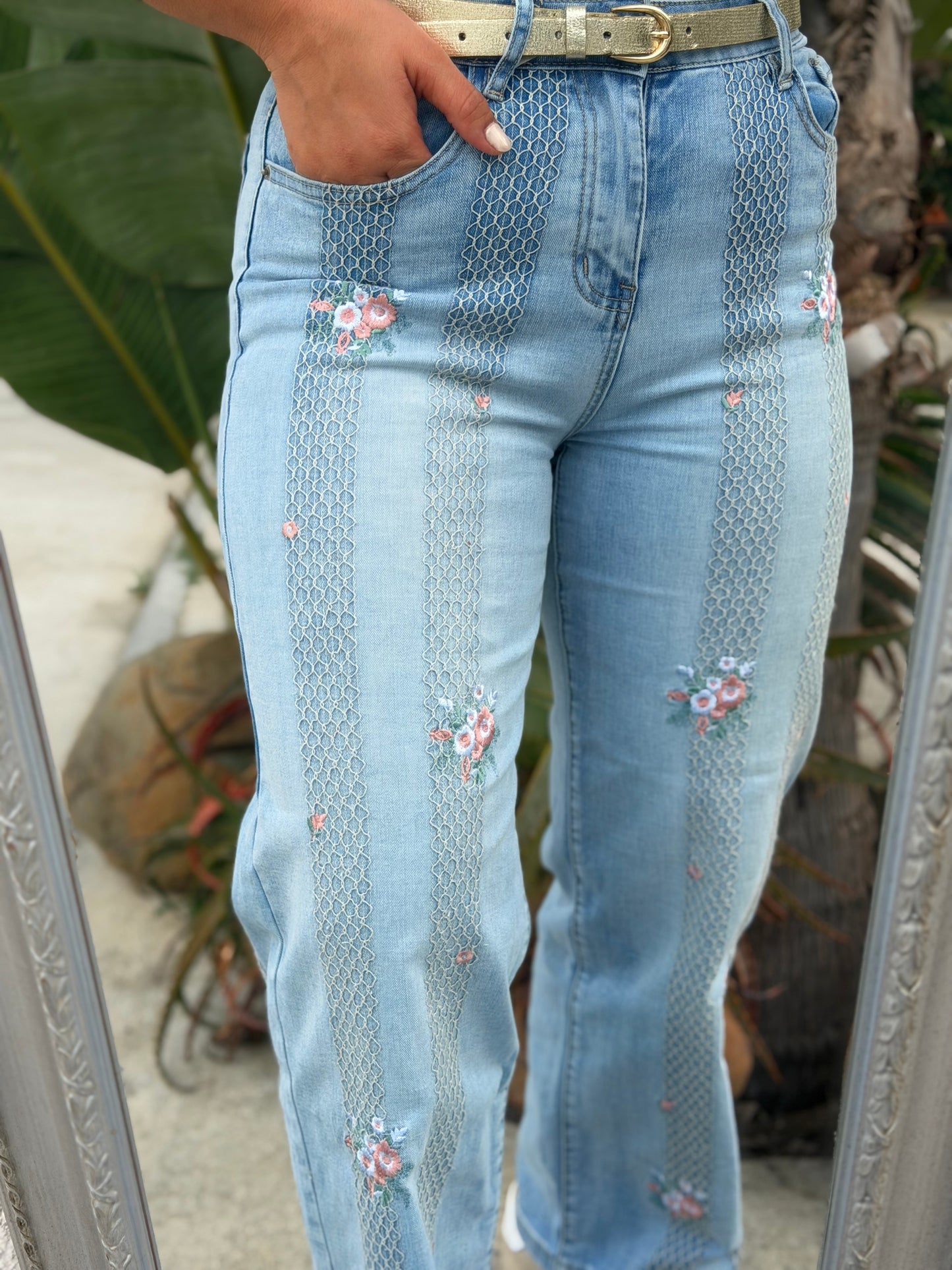 JEANS BORDADOS FLORES