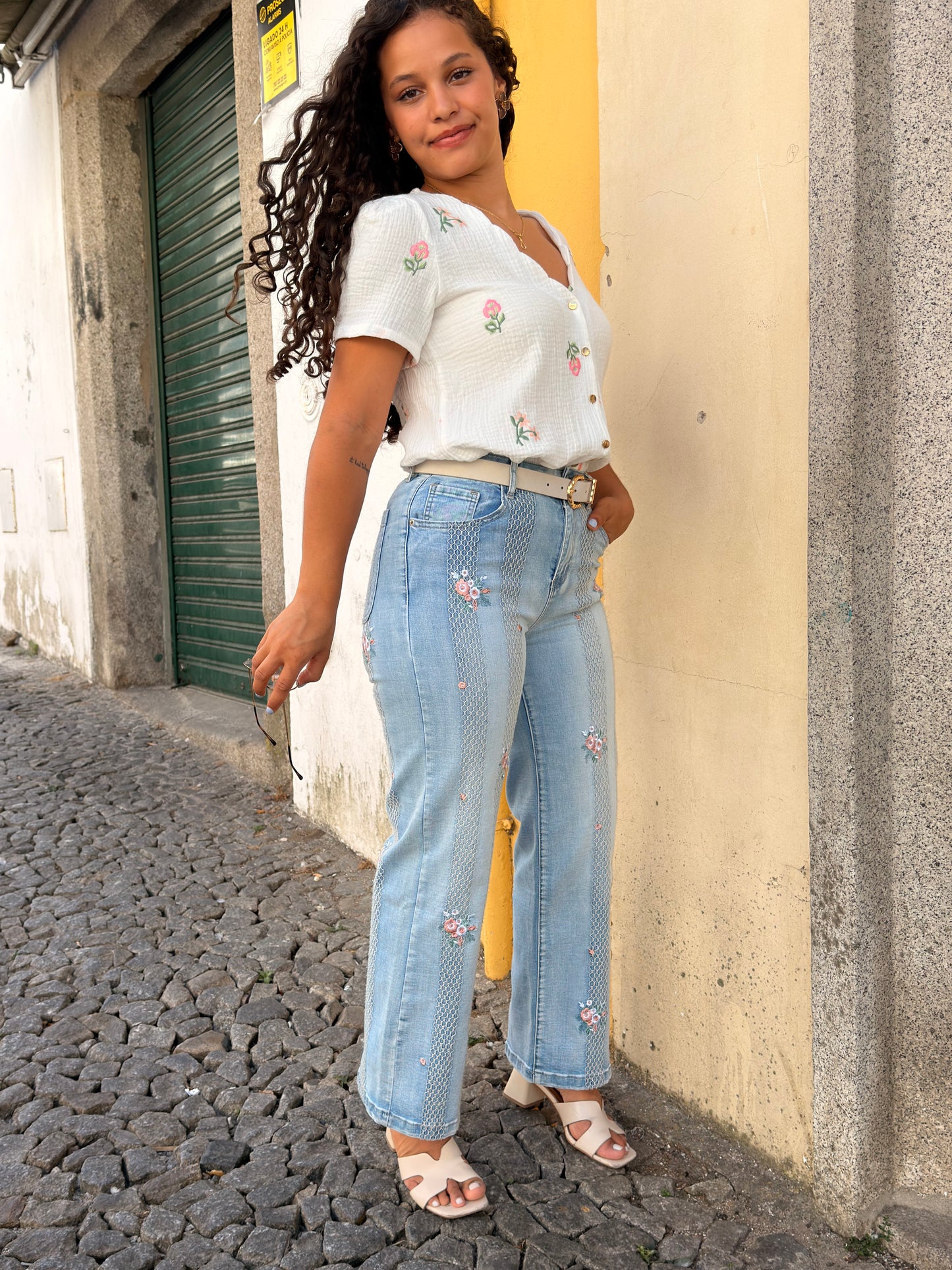 JEANS BORDADOS FLORES