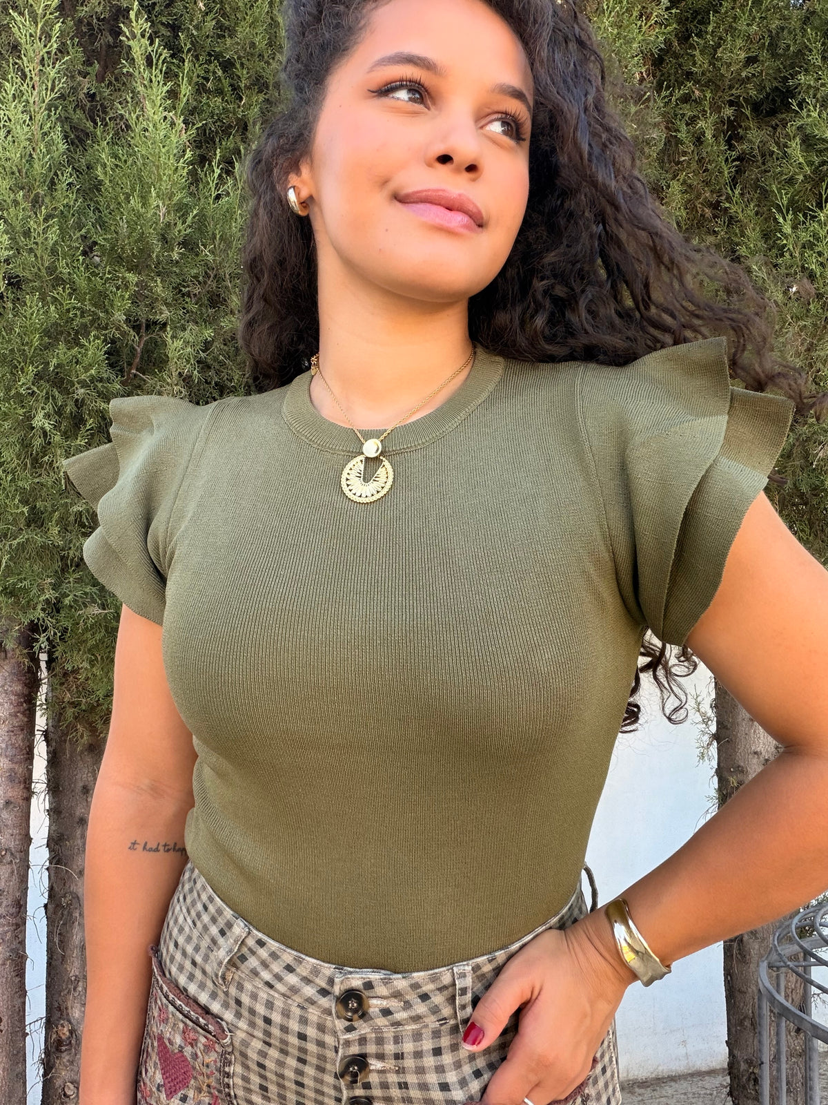 BLUSA CANELADA COM FOLHOS