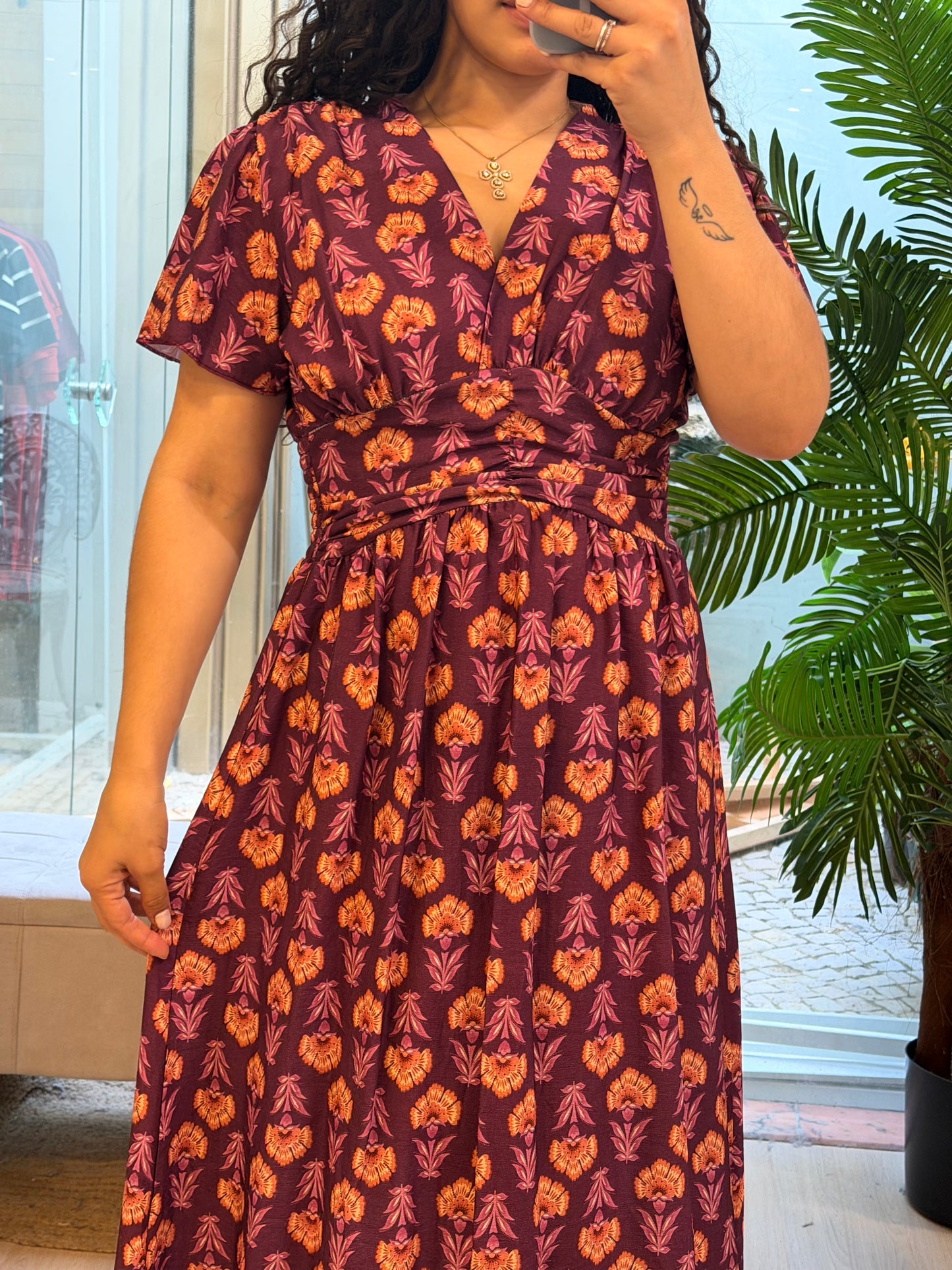 VESTIDO EM V FLORES