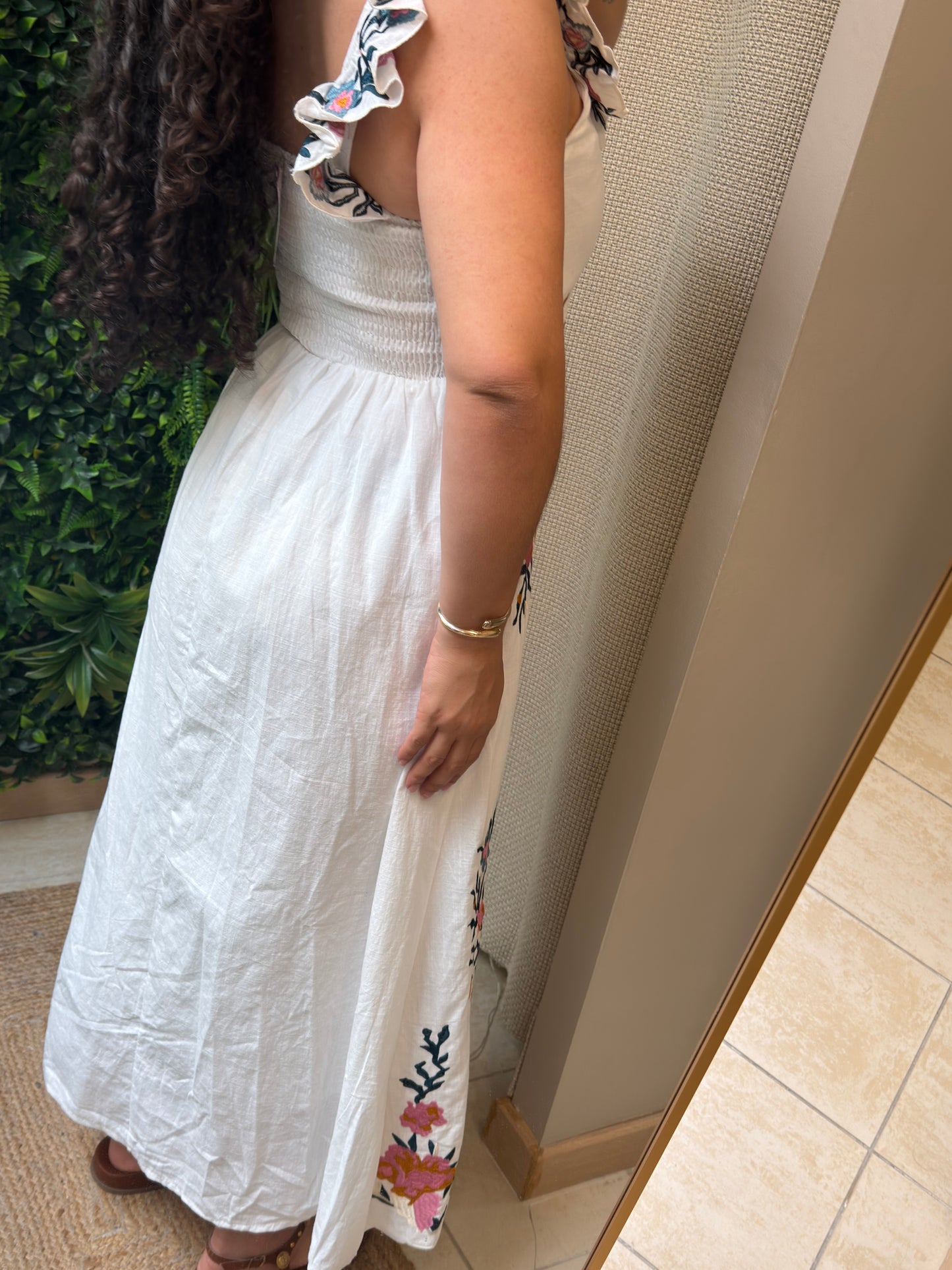 VESTIDO BRANCO COM BORDADOS