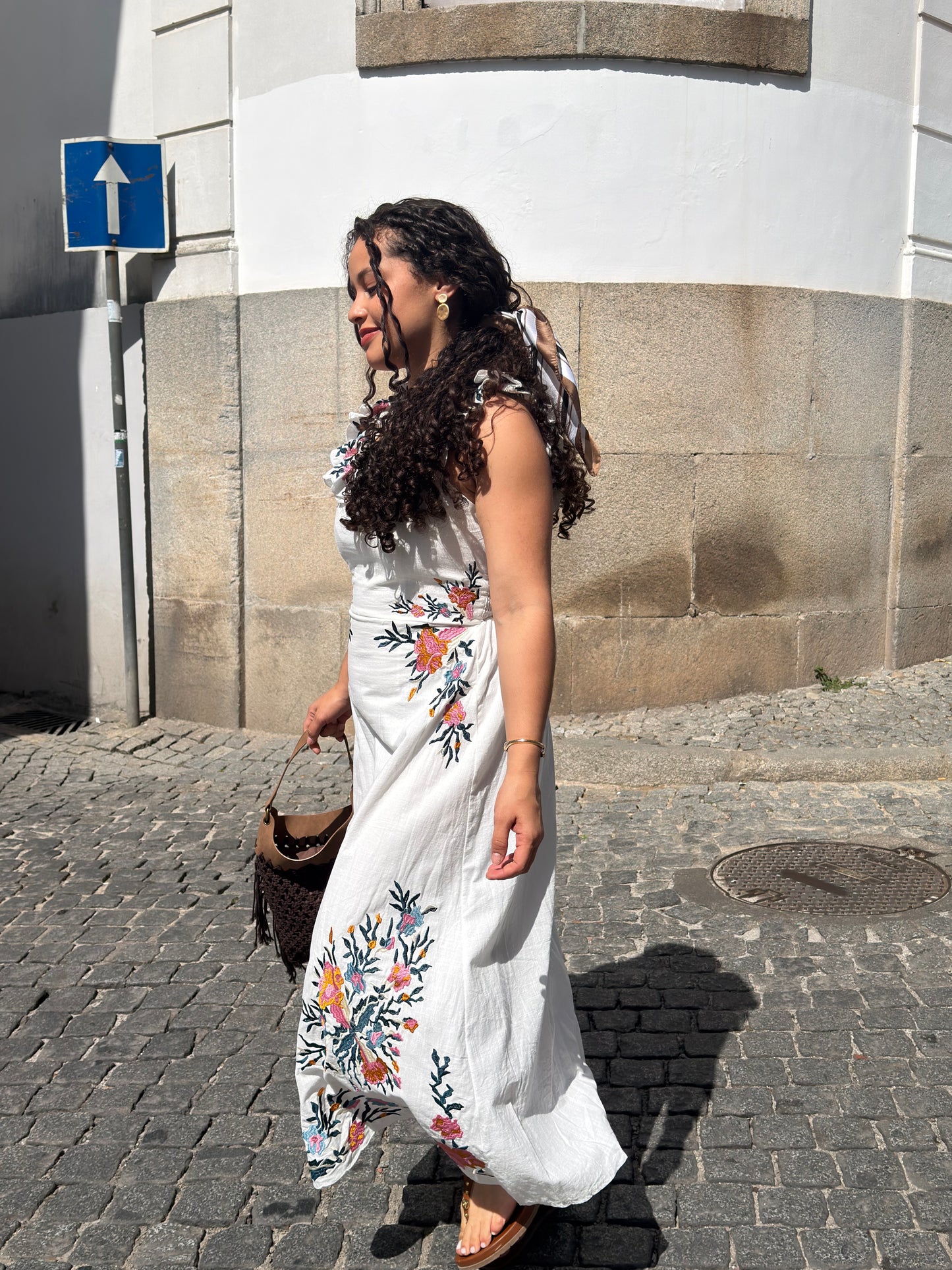 VESTIDO BRANCO COM BORDADOS