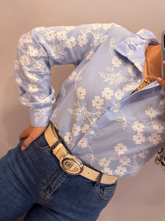 CAMISA RISCAS COM FLORES BORDADAS