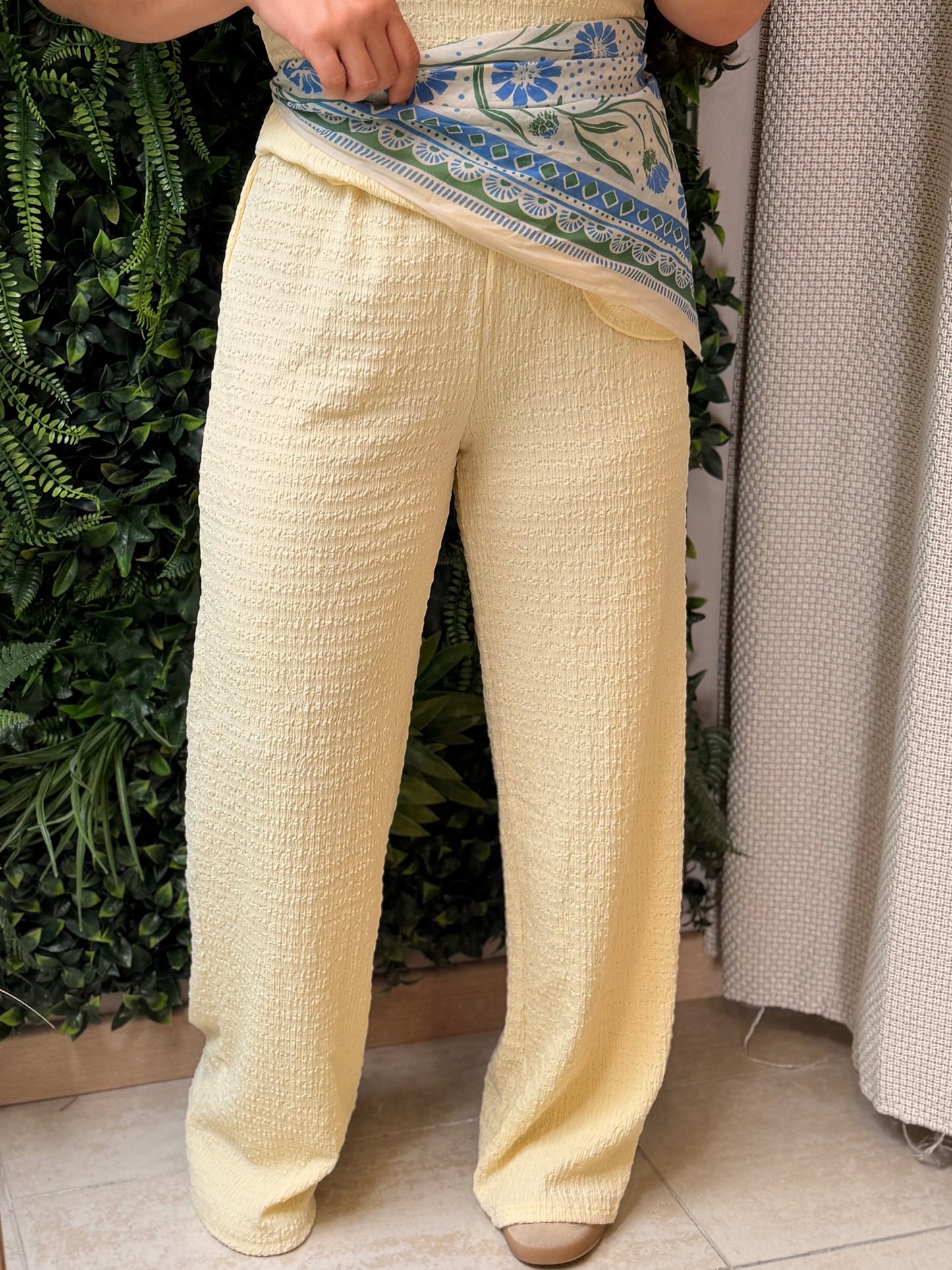 CALÇA TEXTURA AMARELO MANTEIGA