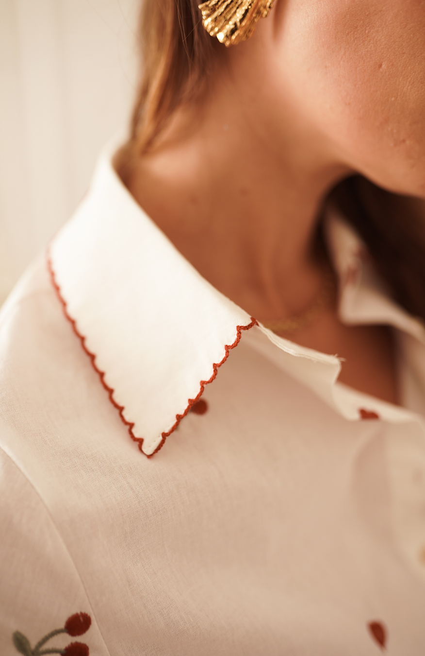 CAMISA CEREJAS BORDADAS