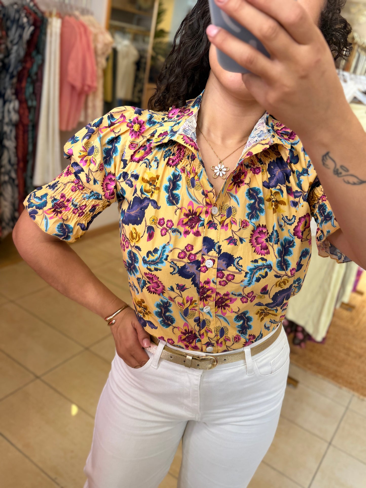 CAMISA FLORES GOLA
