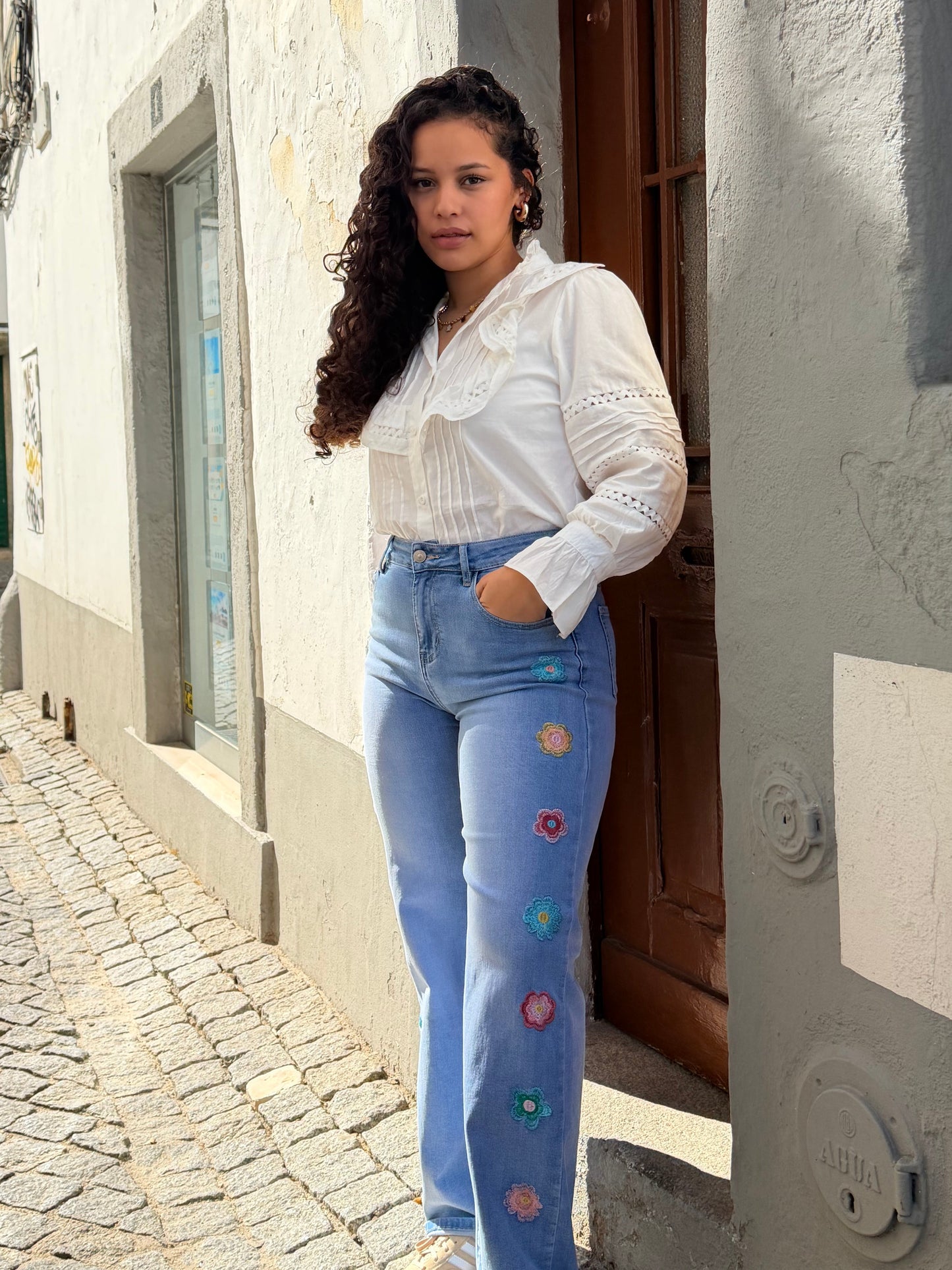 JEANS FLORES BORDADAS