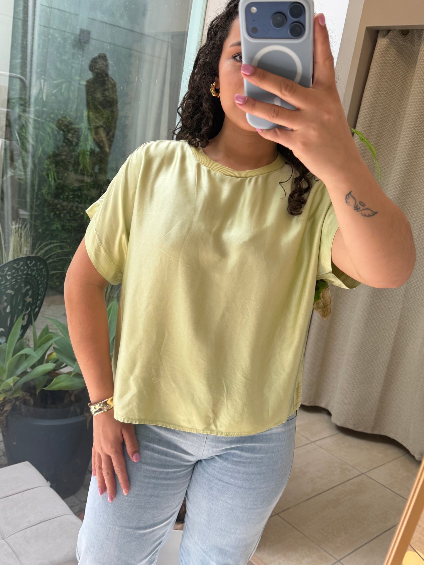 BLUSA GOLA REDONDA ACETINADA