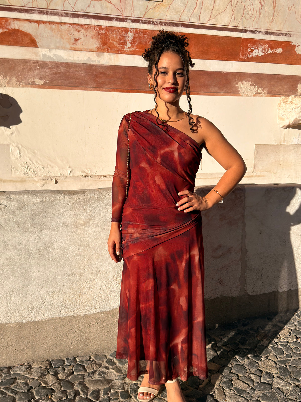 VESTIDO ESTAMPADO MANGA ÚNICA