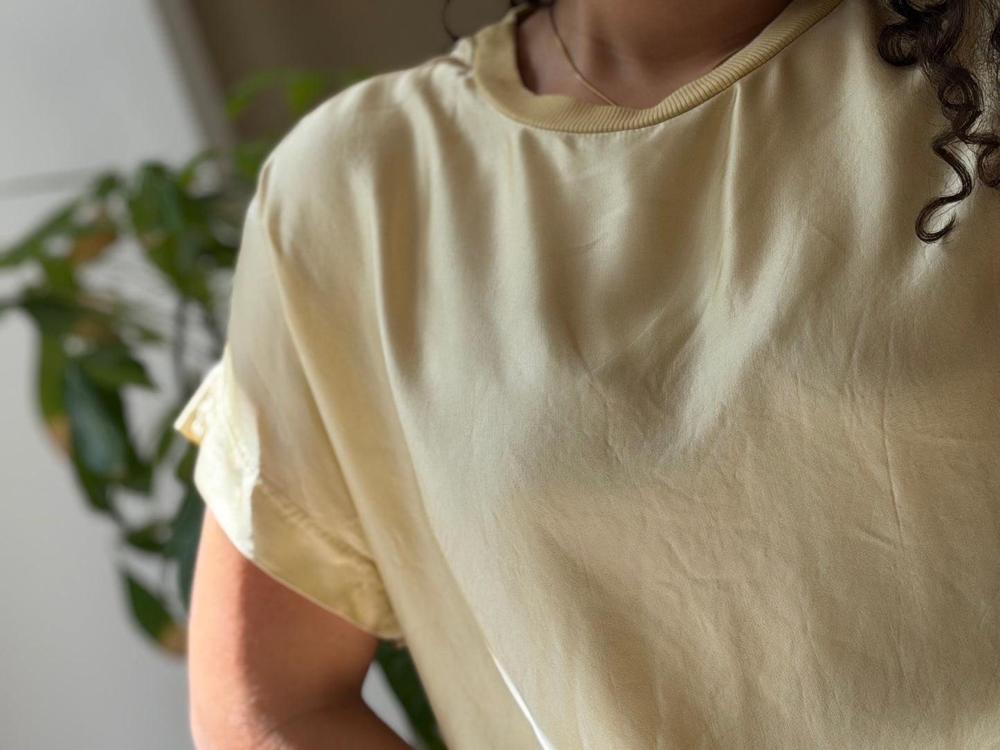 BLUSA GOLA REDONDA ACETINADA
