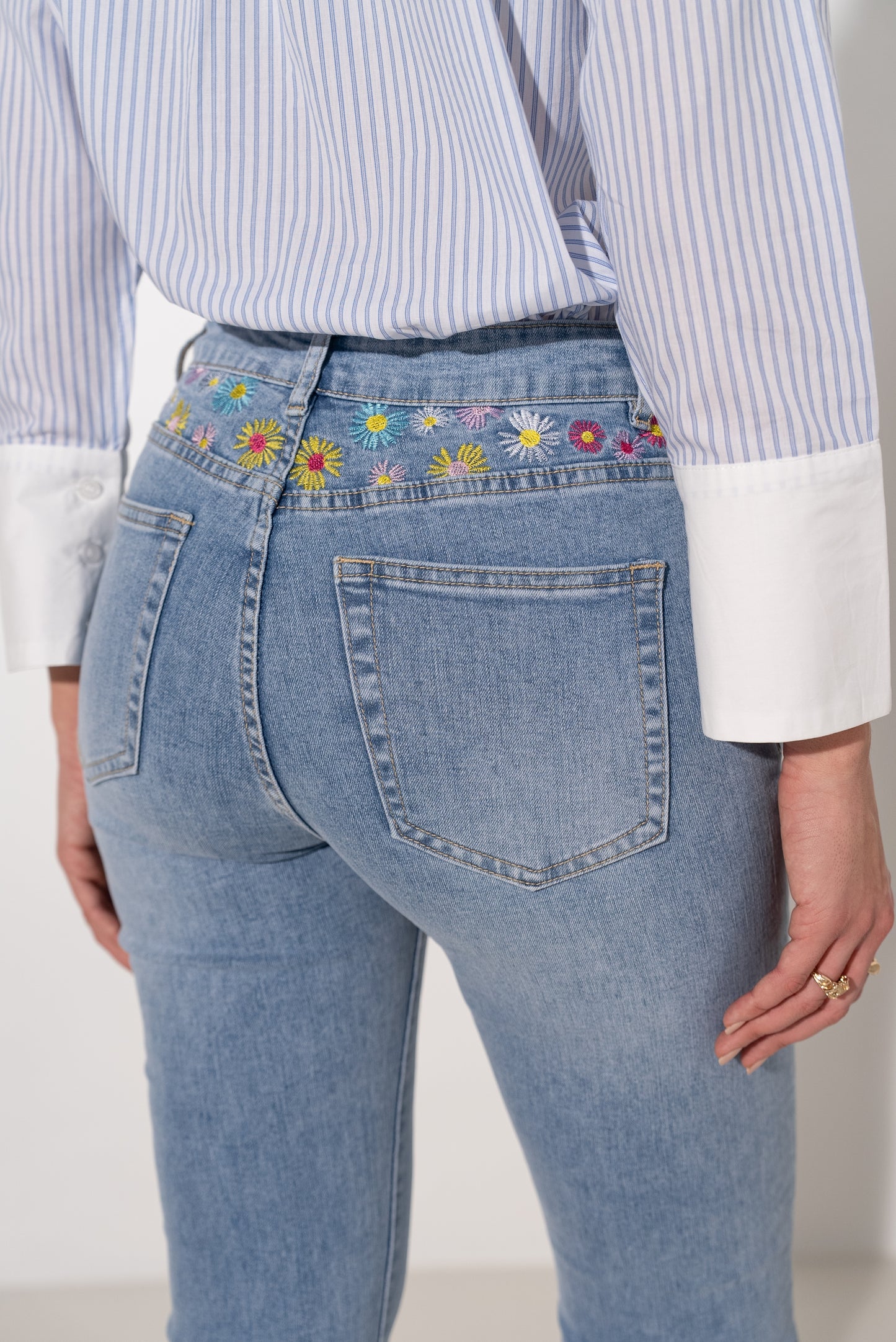 CALÇA BORDADA SLIM