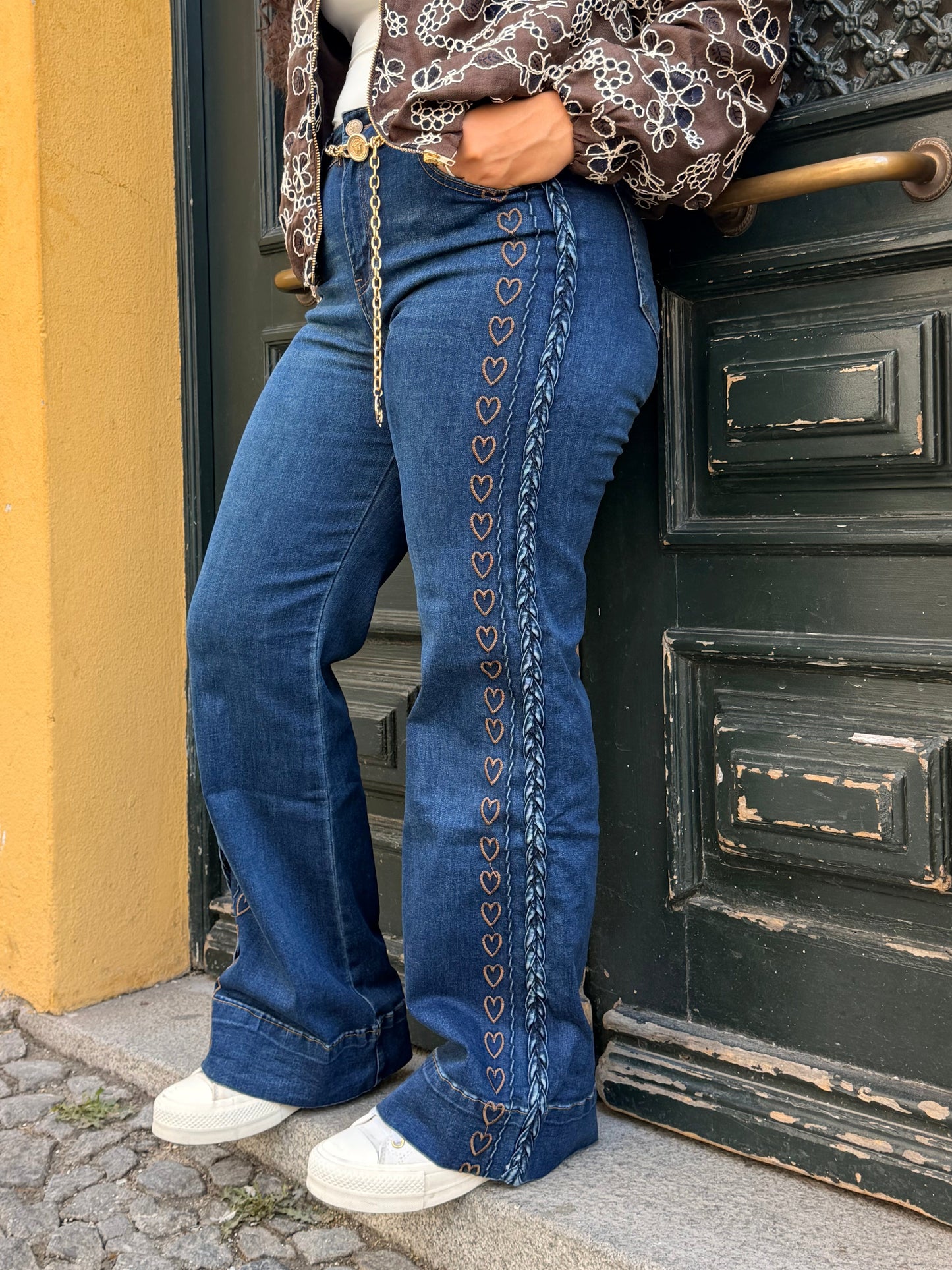 CALÇA PORMENOR CORAÇÃO