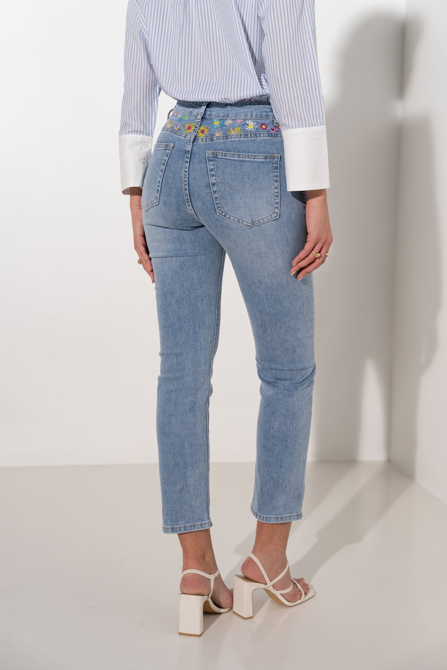 CALÇA BORDADA SLIM