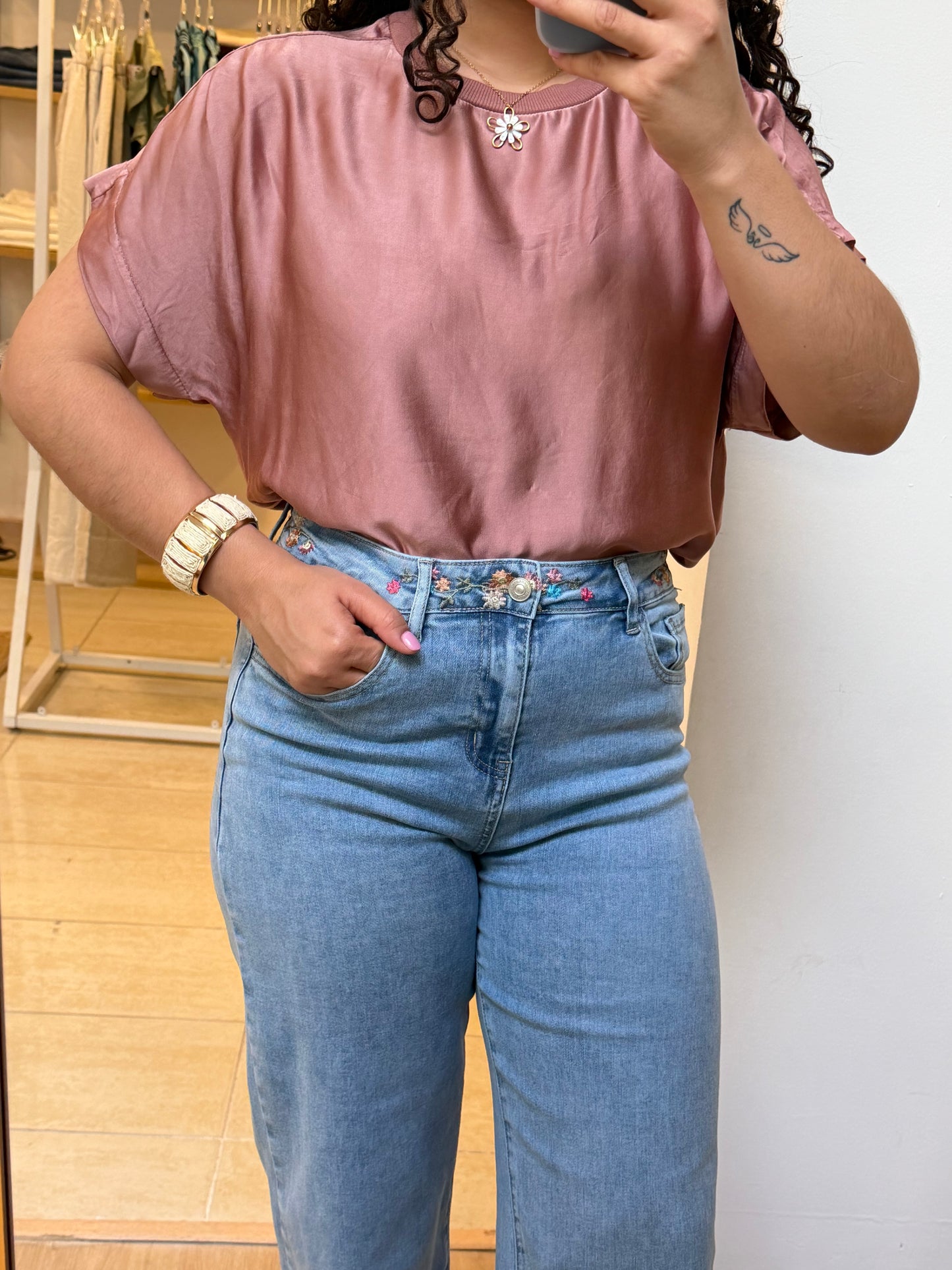 BLUSA GOLA REDONDA ACETINADA