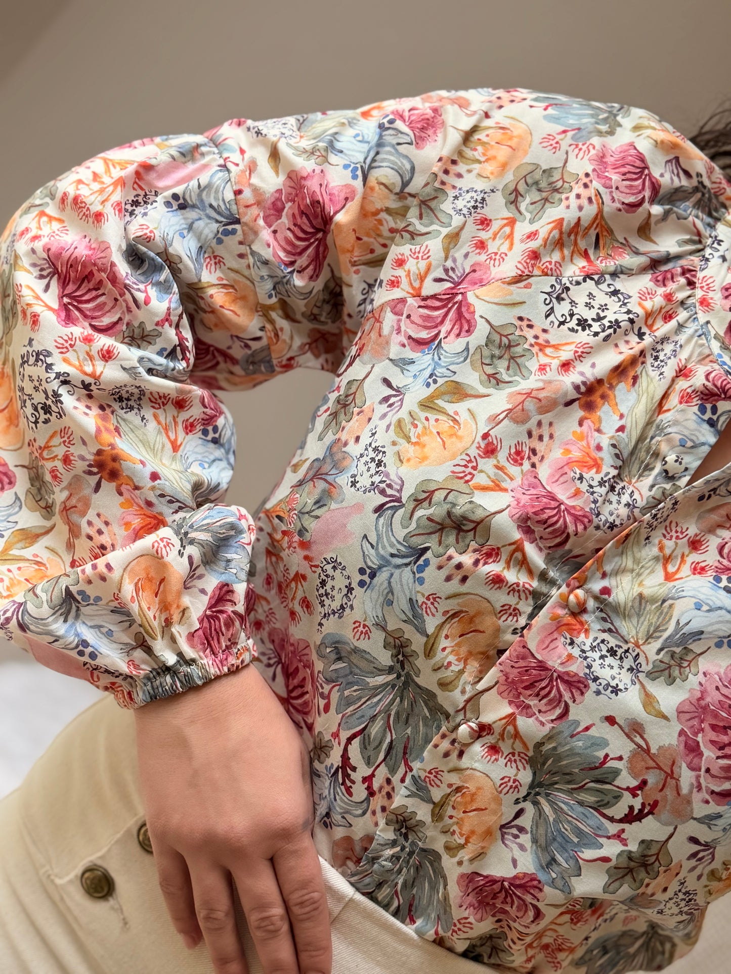 CAMISA FLORAL ACETINADA