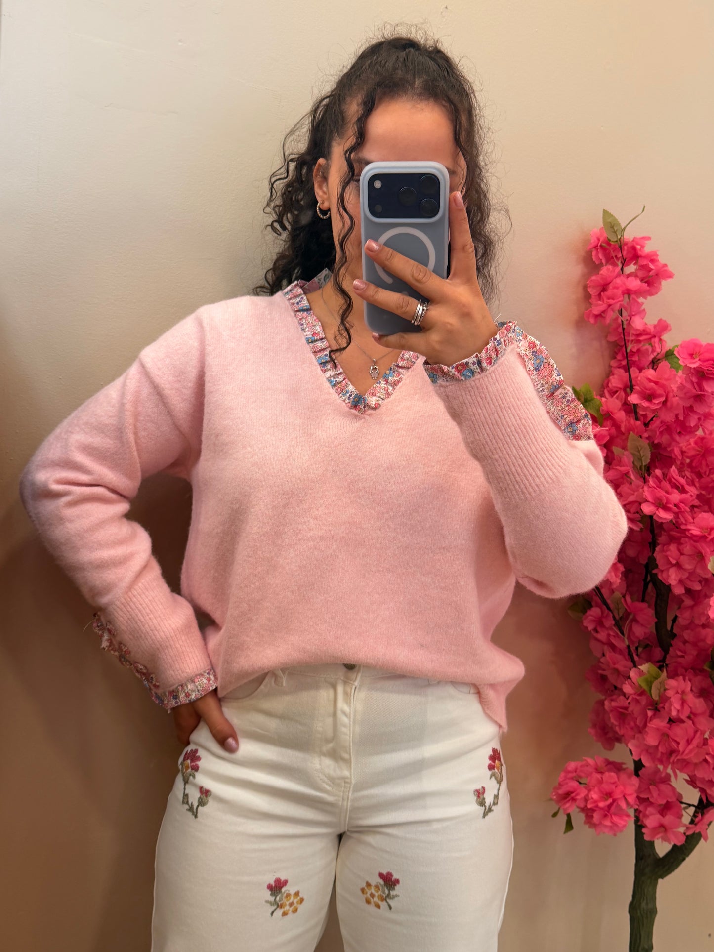 CALÇA BRANCA COM BORDADOS