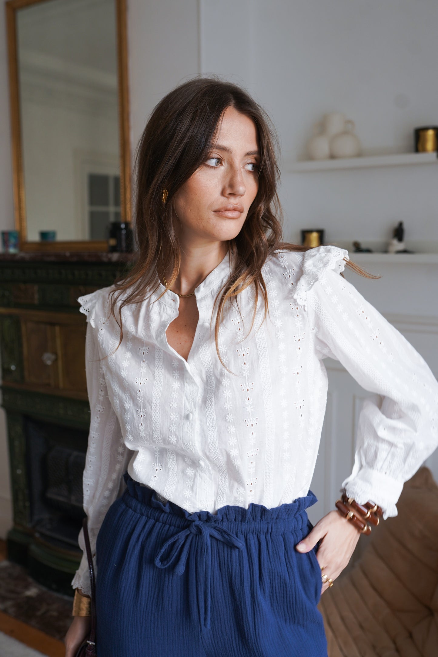 Camisa bordada branca