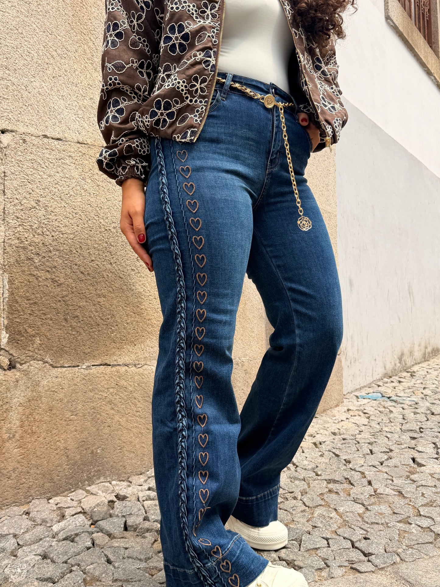 CALÇA PORMENOR CORAÇÃO