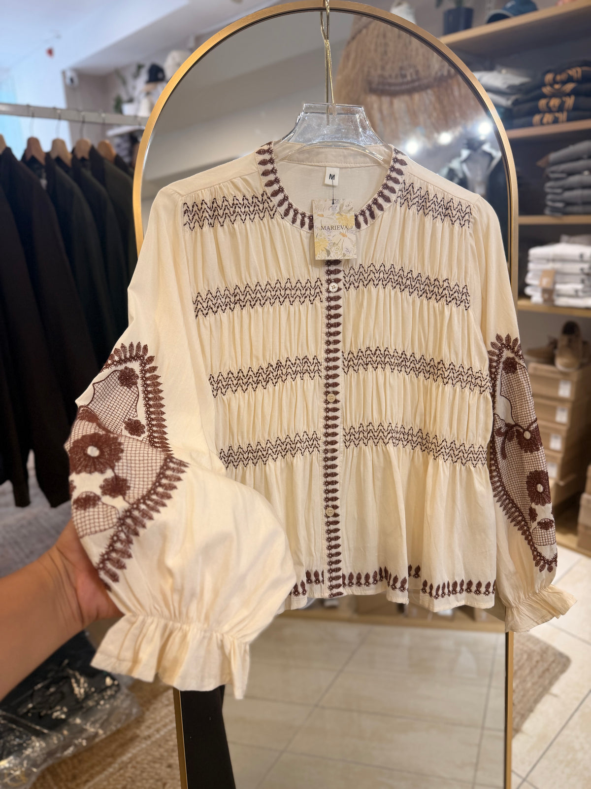 CAMISA FRANZIDA C BORDADOS