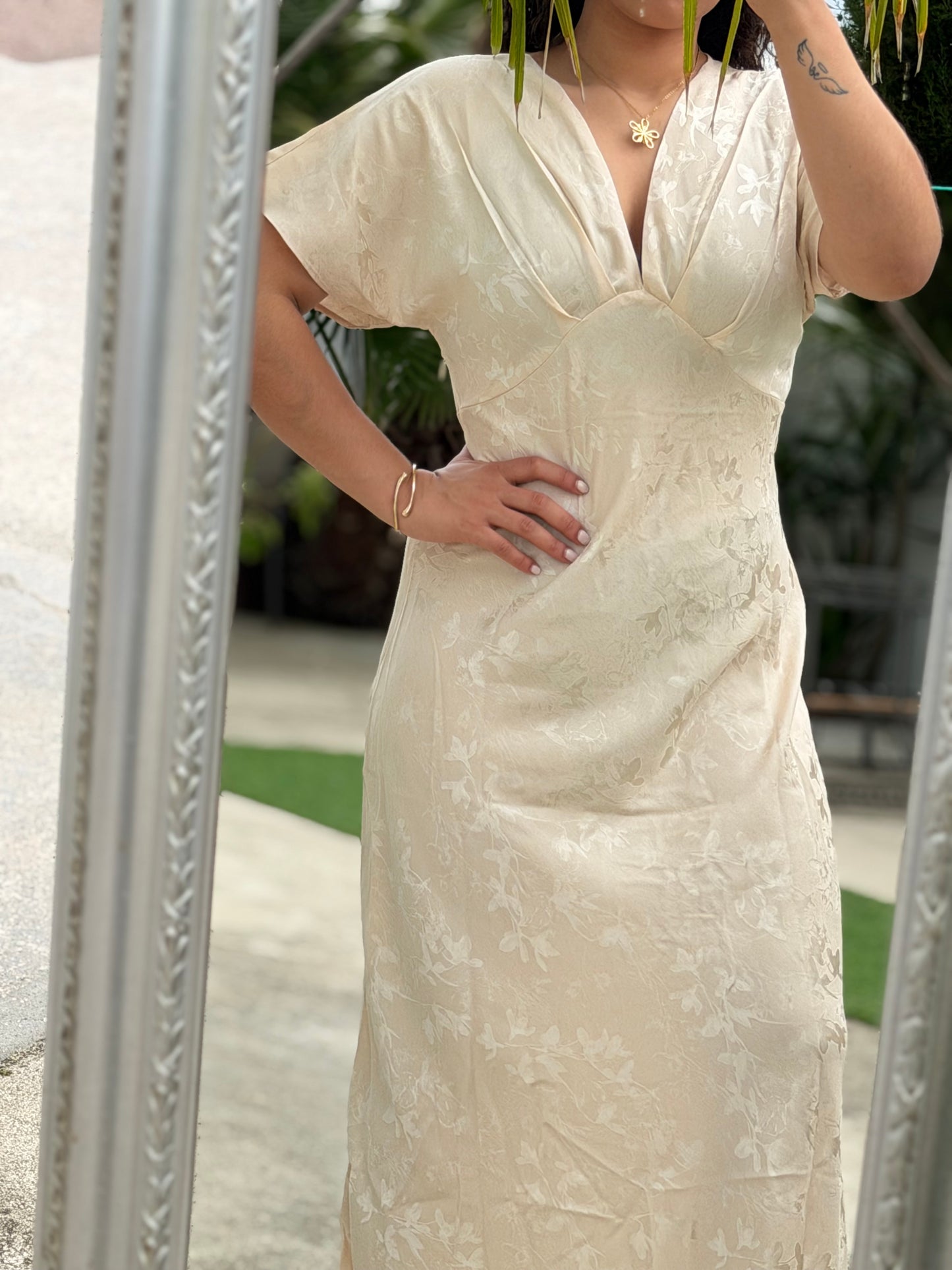 VESTIDO ACETINADO TEXTURA FLORAL