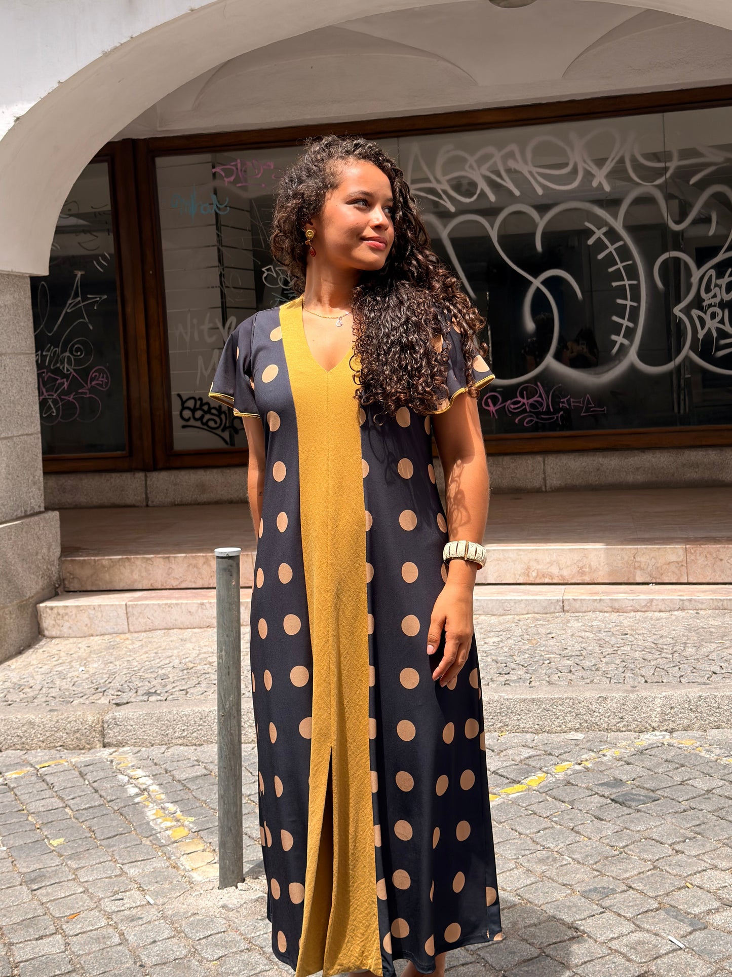 VESTIDO MOSTARDA BOLAS