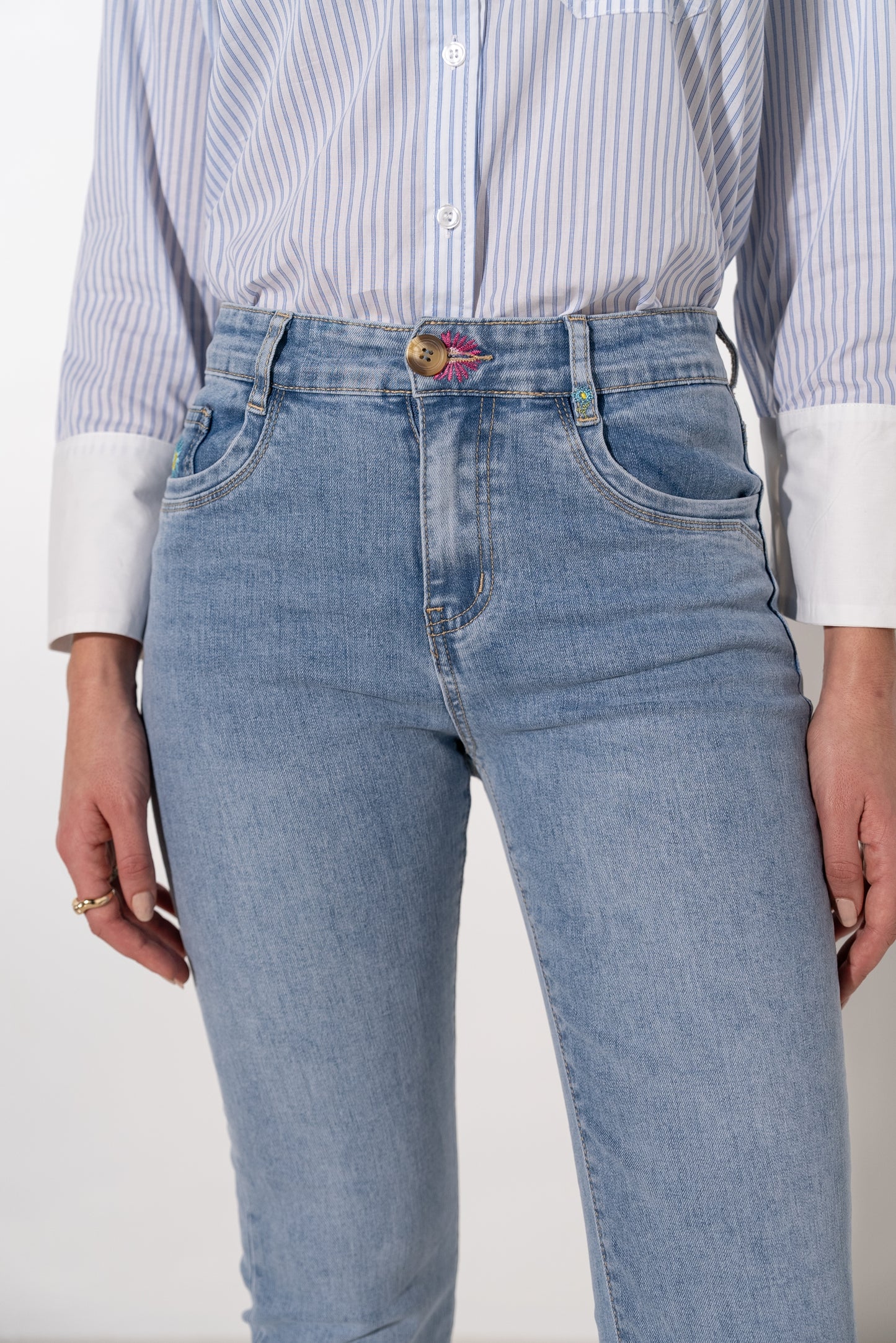 CALÇA BORDADA SLIM