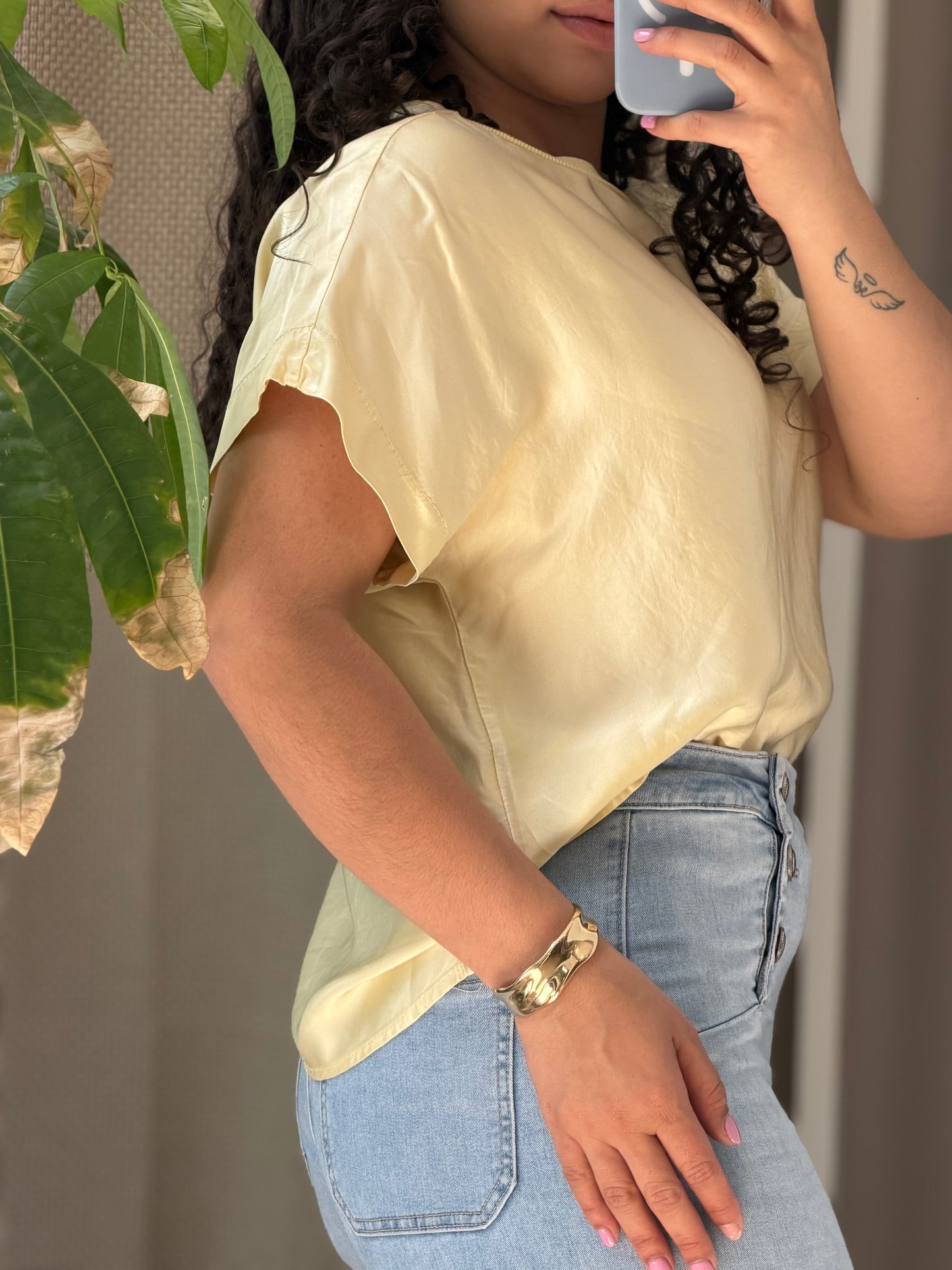 BLUSA GOLA REDONDA ACETINADA