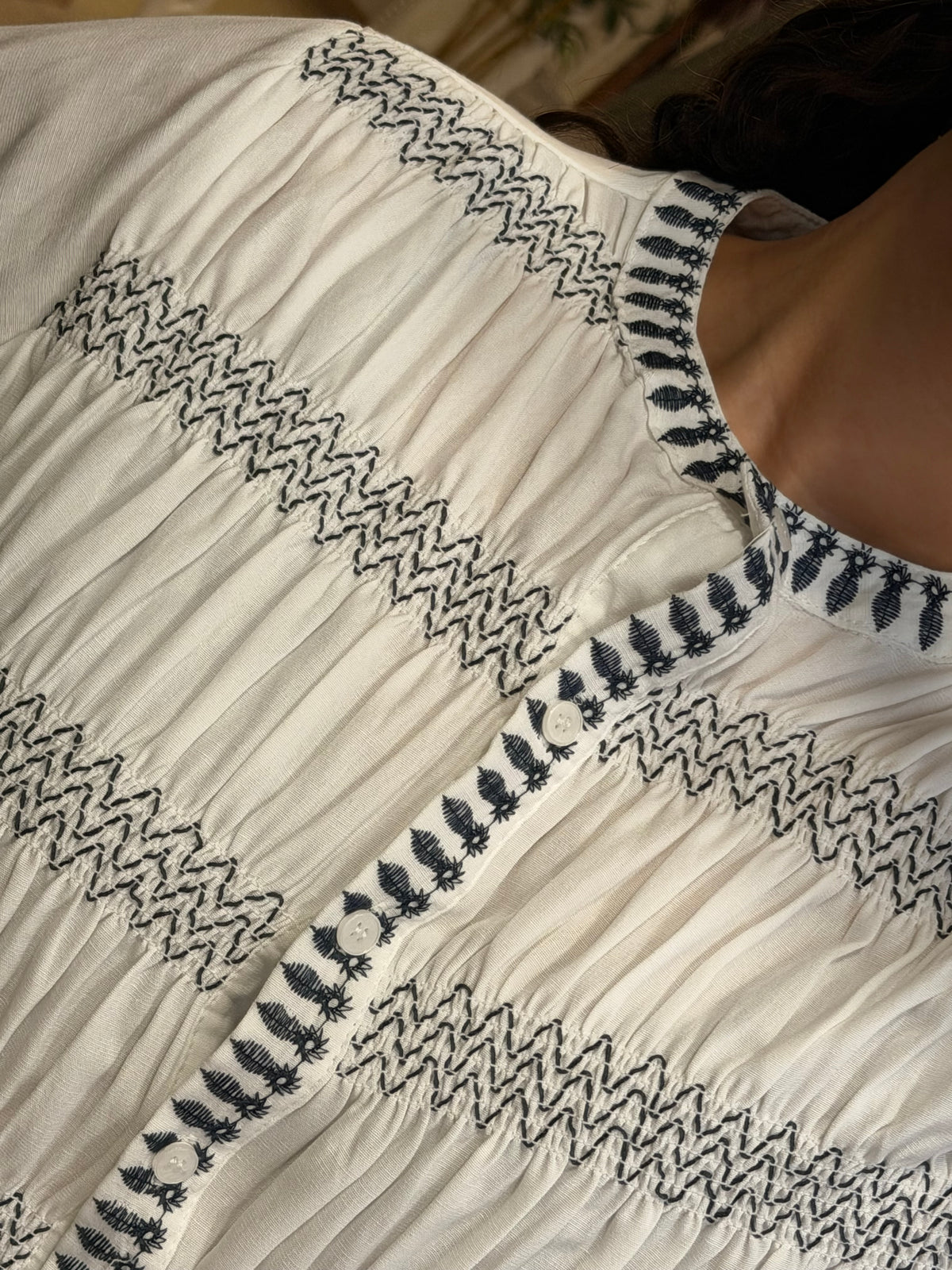 CAMISA FRANZIDA C BORDADOS