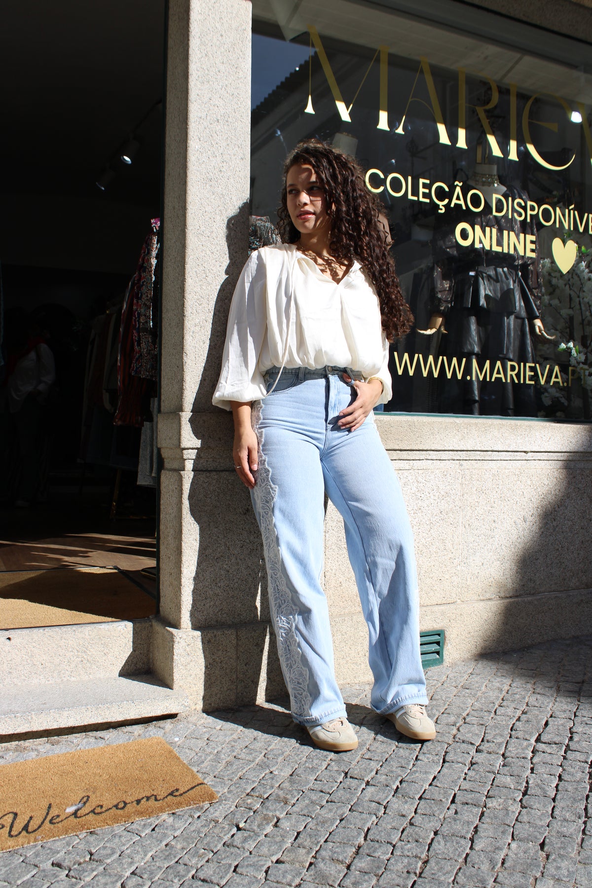 JEANS FLORA COM RENDA
