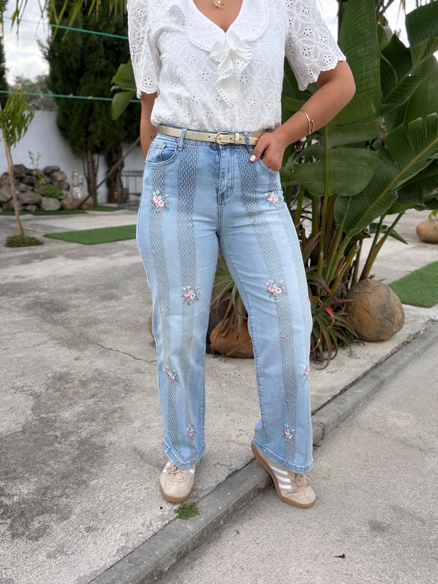 JEANS BORDADOS FLORES