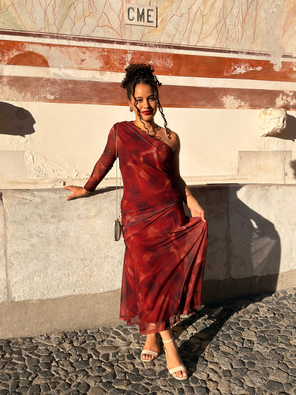 VESTIDO ESTAMPADO MANGA ÚNICA