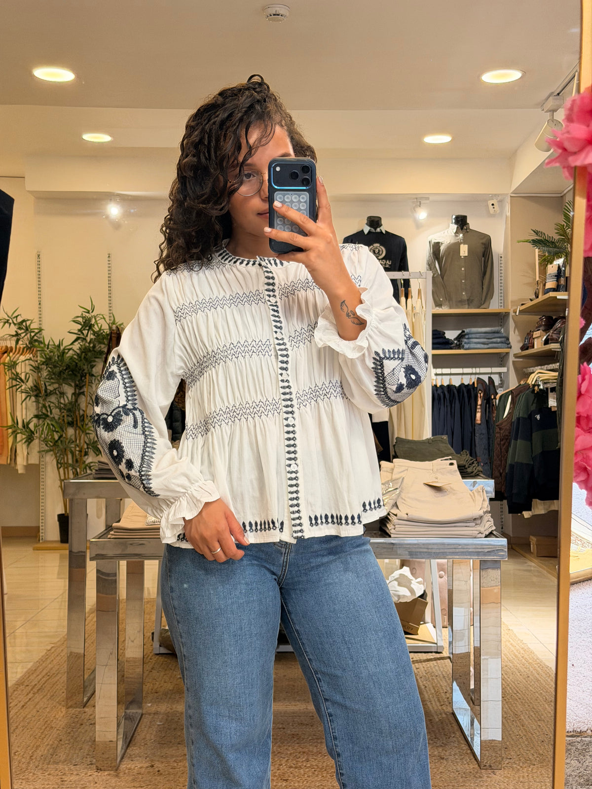 CAMISA FRANZIDA C BORDADOS