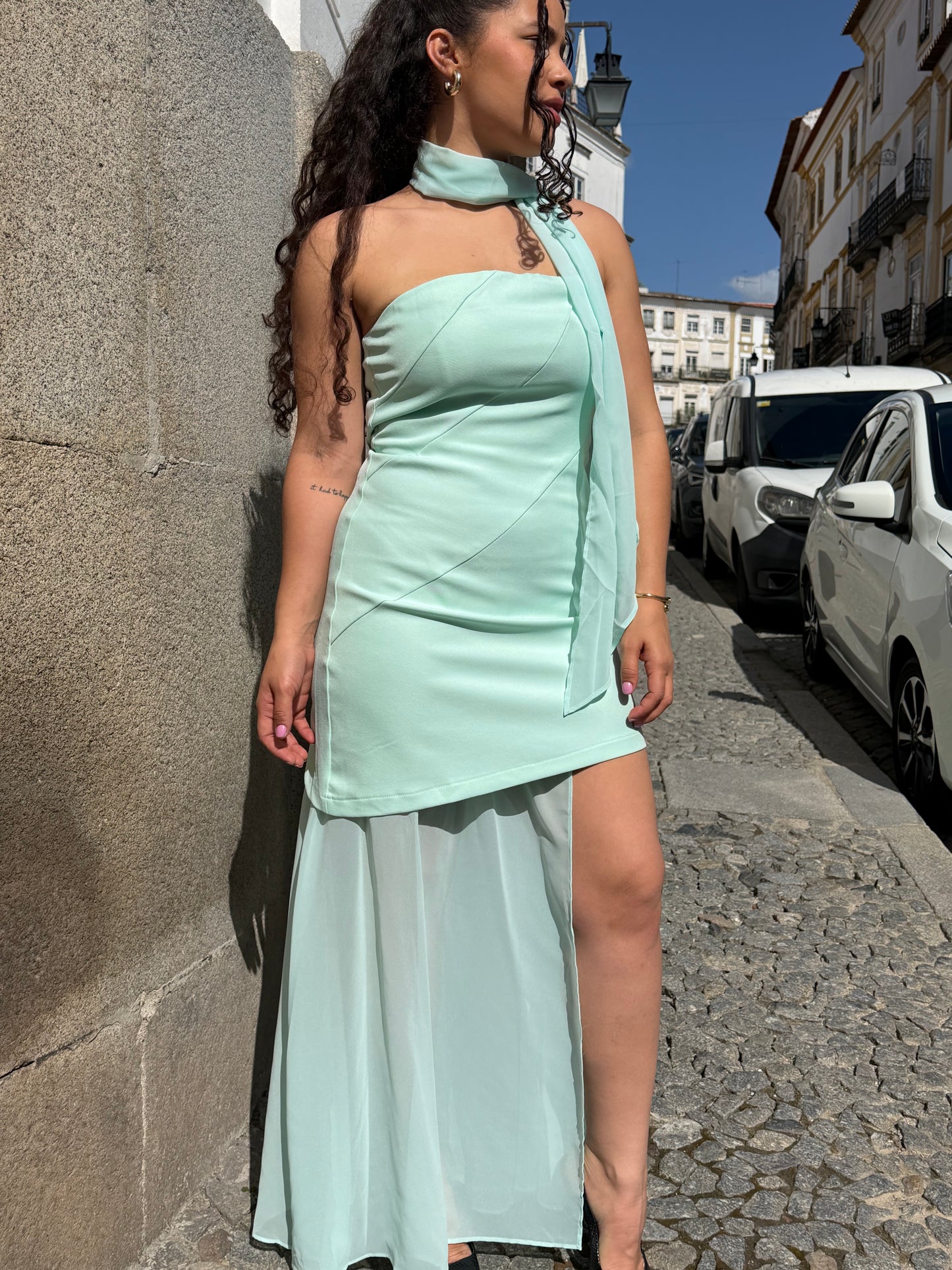 VESTIDO ASSIMÉTRICO FLUIDO