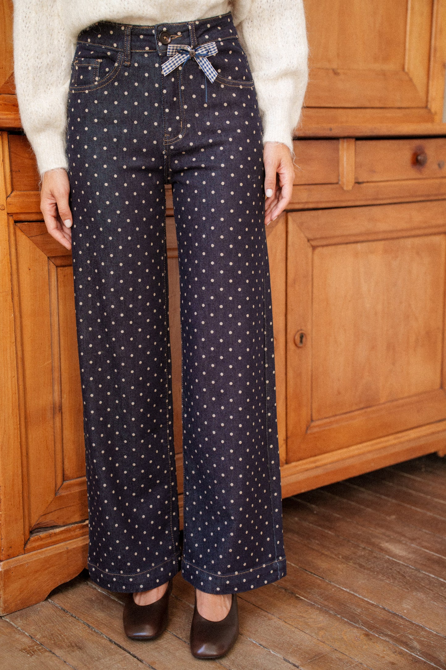 CALÇA DE GANGA ÁS BOLINHAS