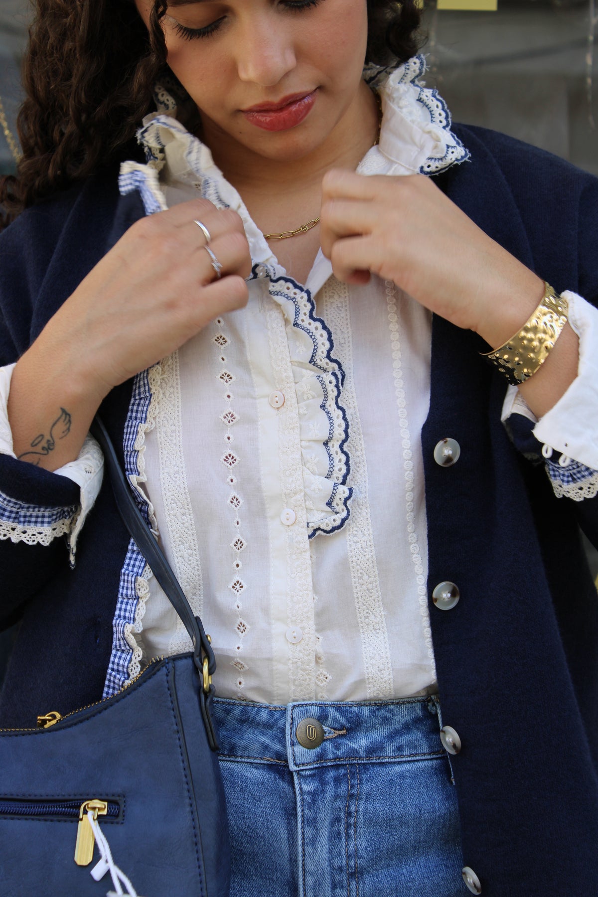 CAMISA BORDADA PORMENORES AZUIS
